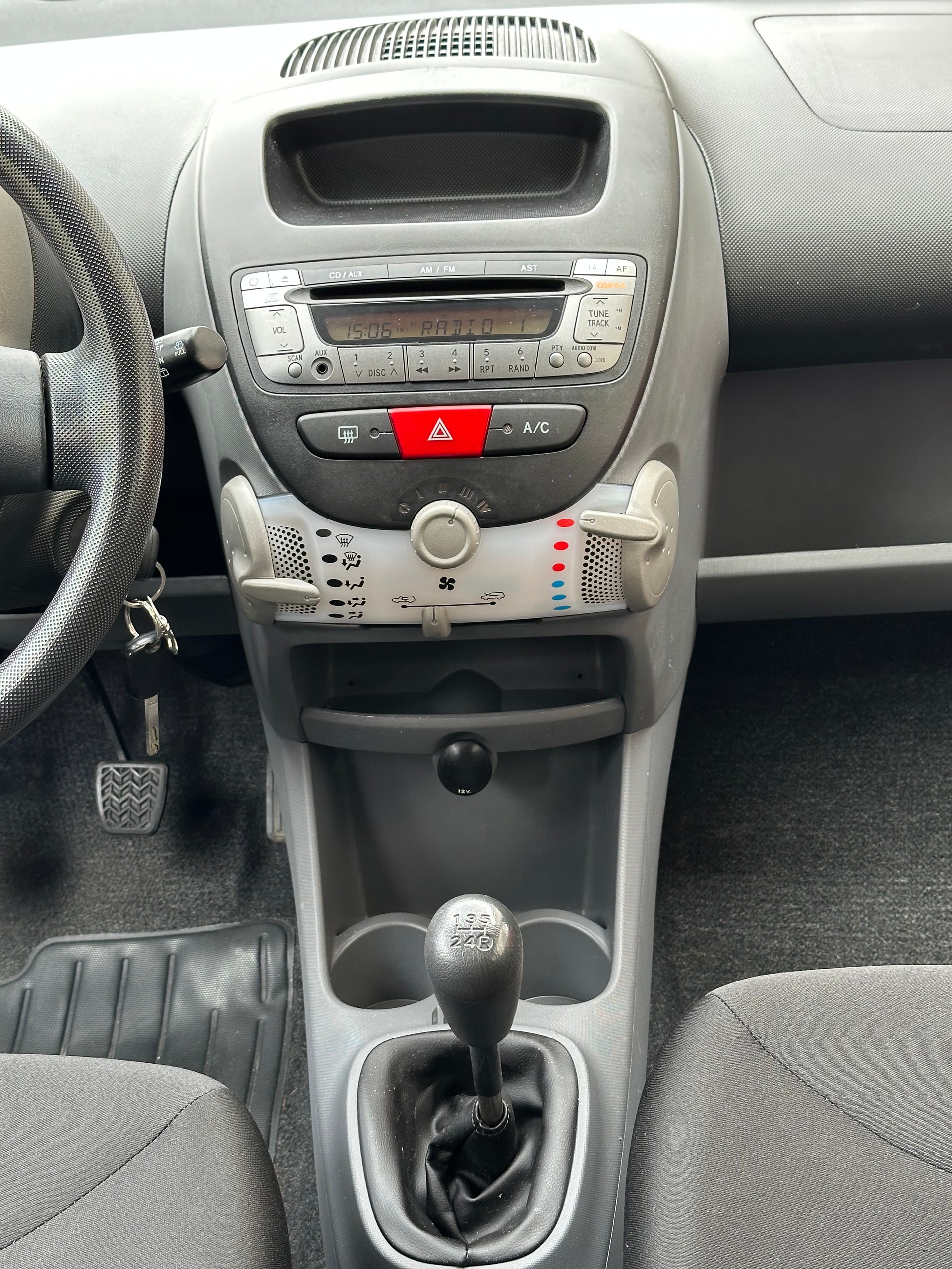 TOYOTA Aygo 1.0 Linea Terra-image-16