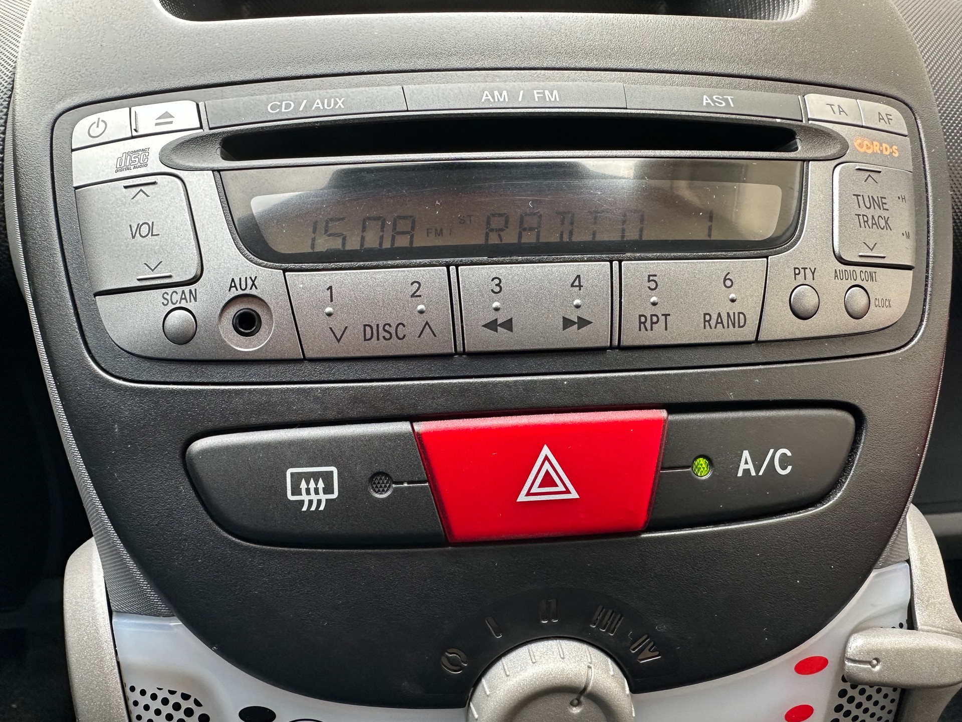 TOYOTA Aygo 1.0 Linea Terra-image-18