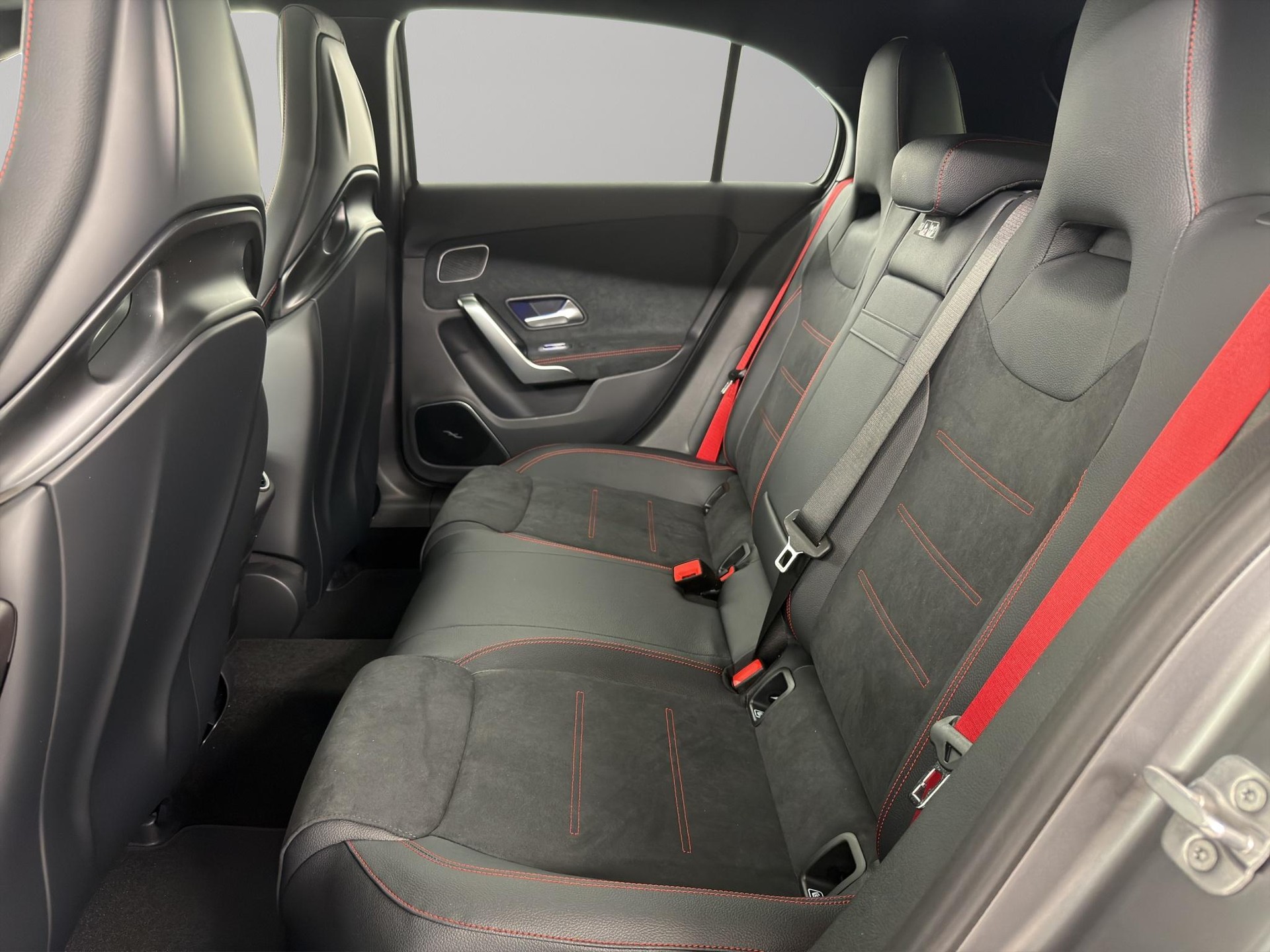 MERCEDES-BENZ A 35 AMG 4matic-image-9