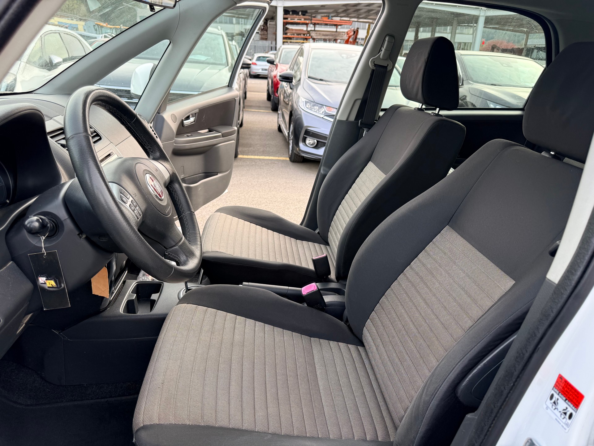 FIAT Sedici 1.6 2WD Dynamic Automatic-image-12