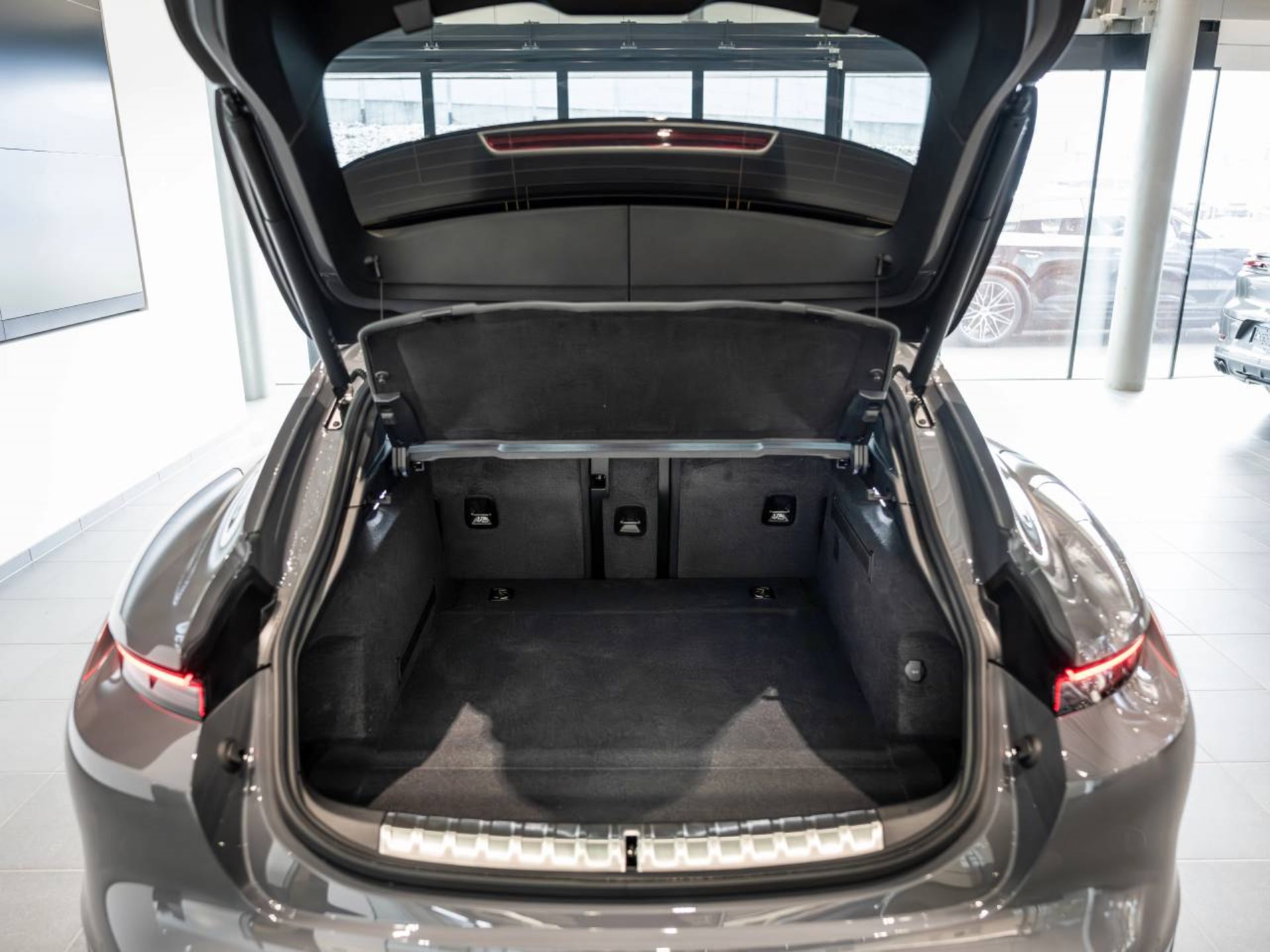 PORSCHE Taycan 4 Cross Turismo-image-6