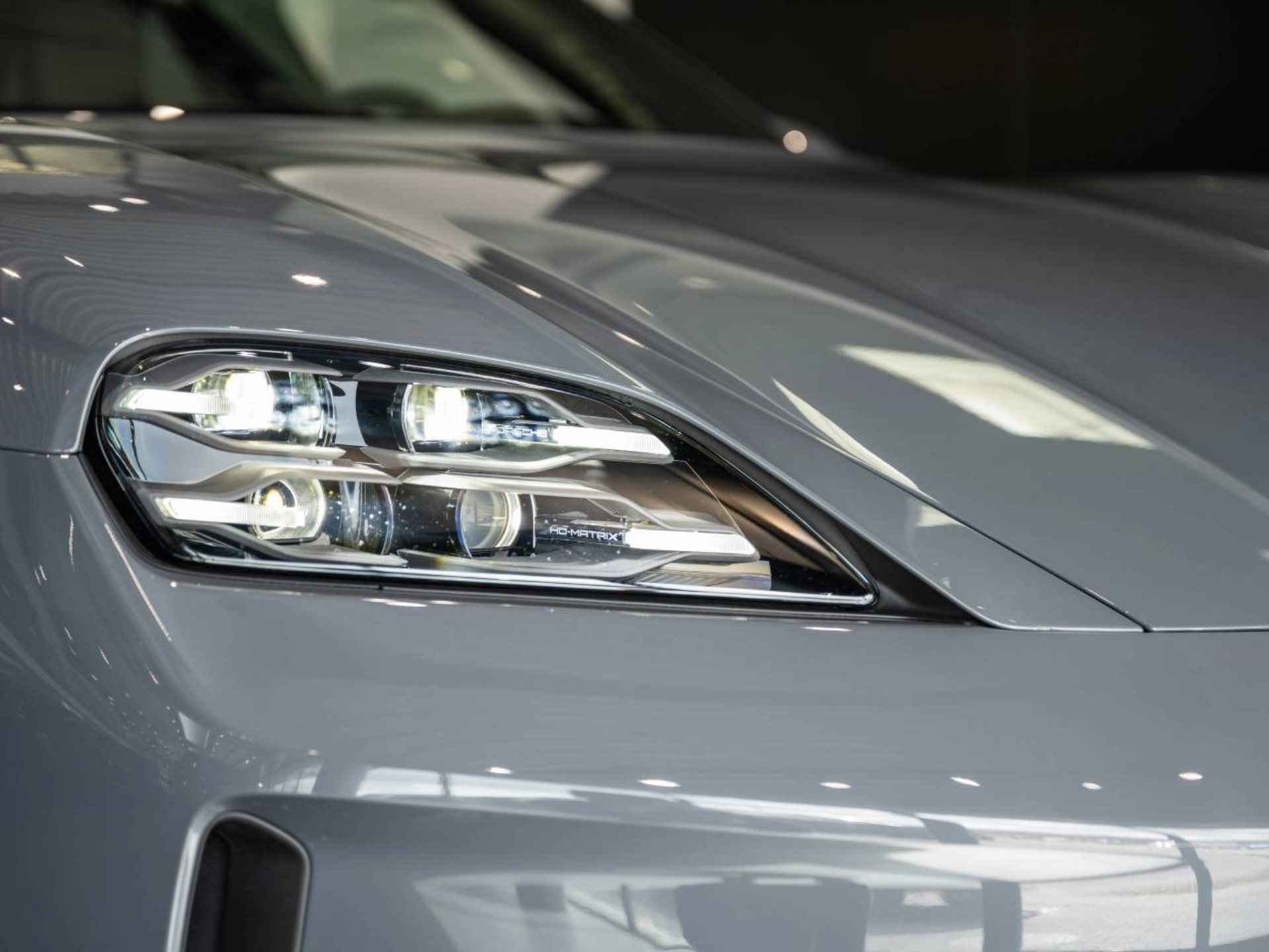 PORSCHE Taycan 4 Cross Turismo-image-24