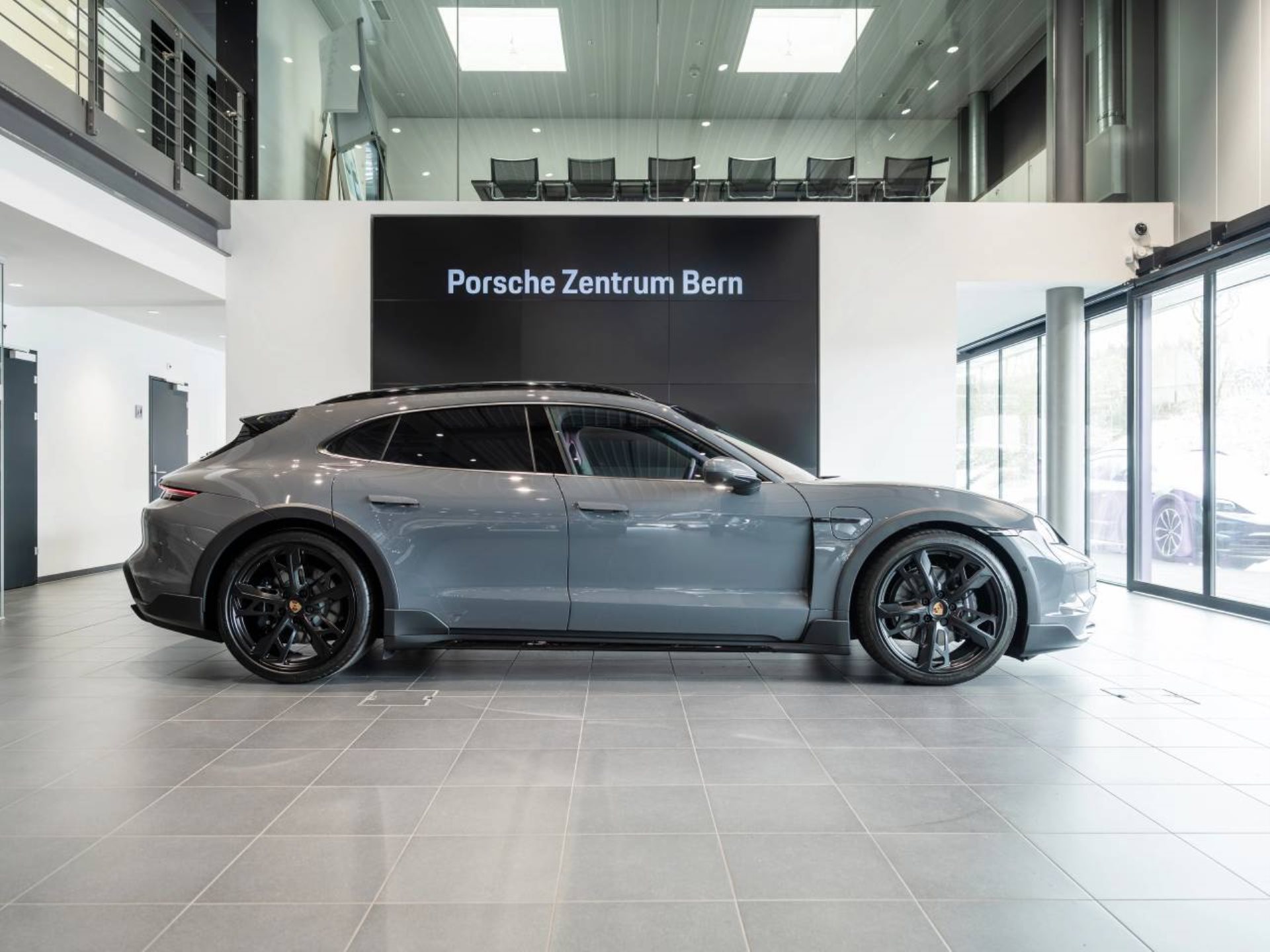 PORSCHE Taycan 4 Cross Turismo-image-1