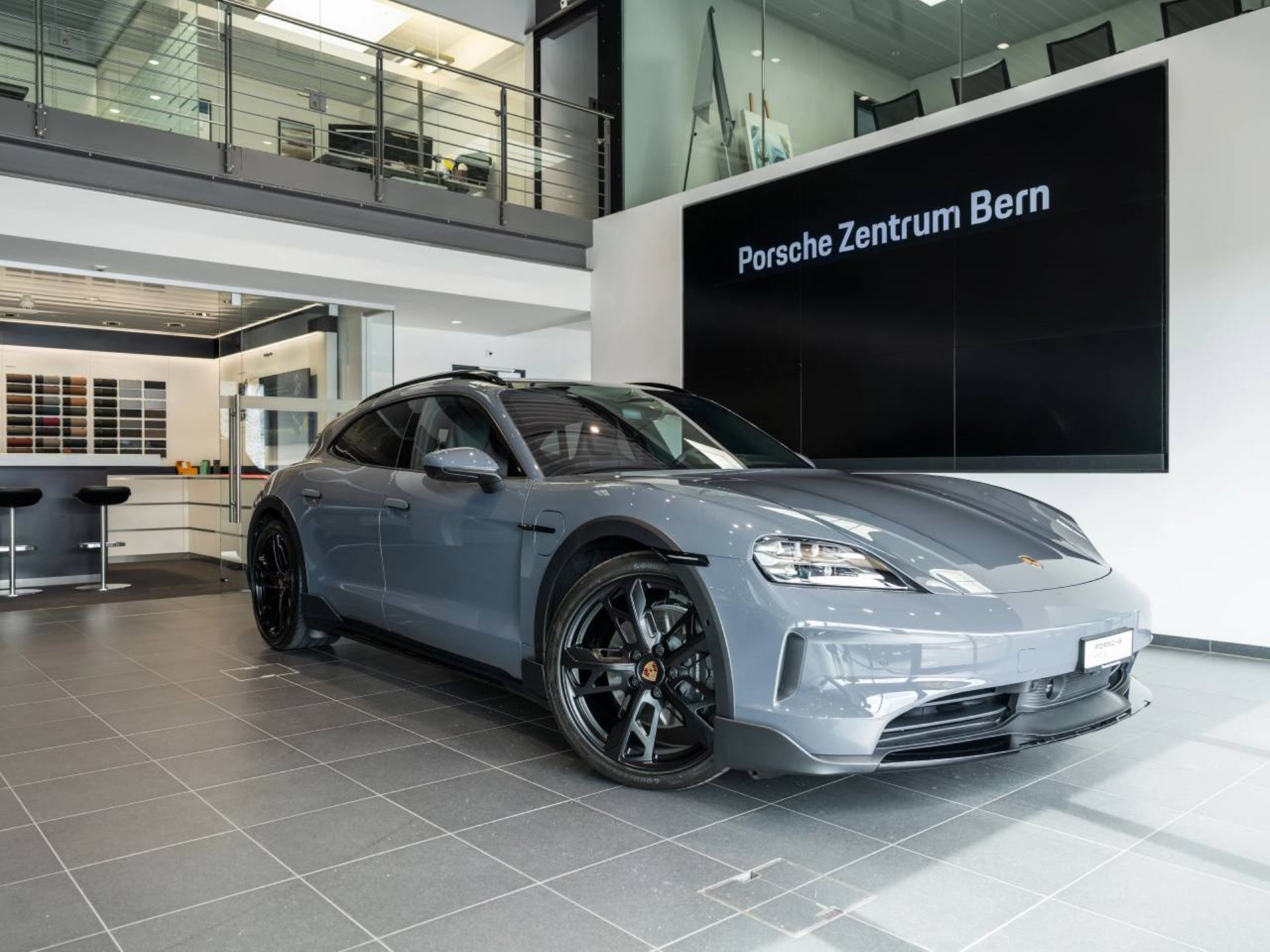 PORSCHE Taycan 4 Cross Turismo-image-0