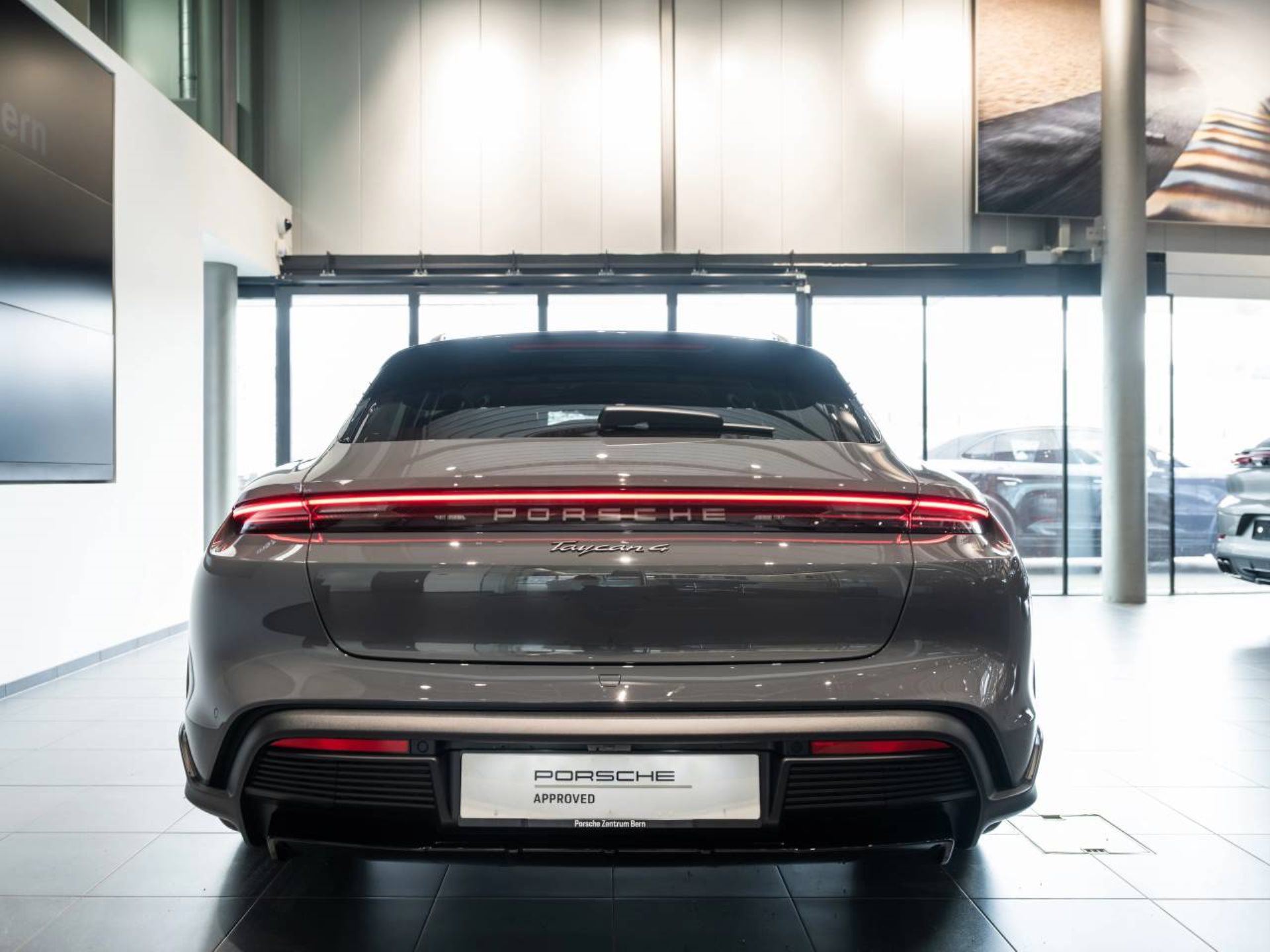 PORSCHE Taycan 4 Cross Turismo-image-5