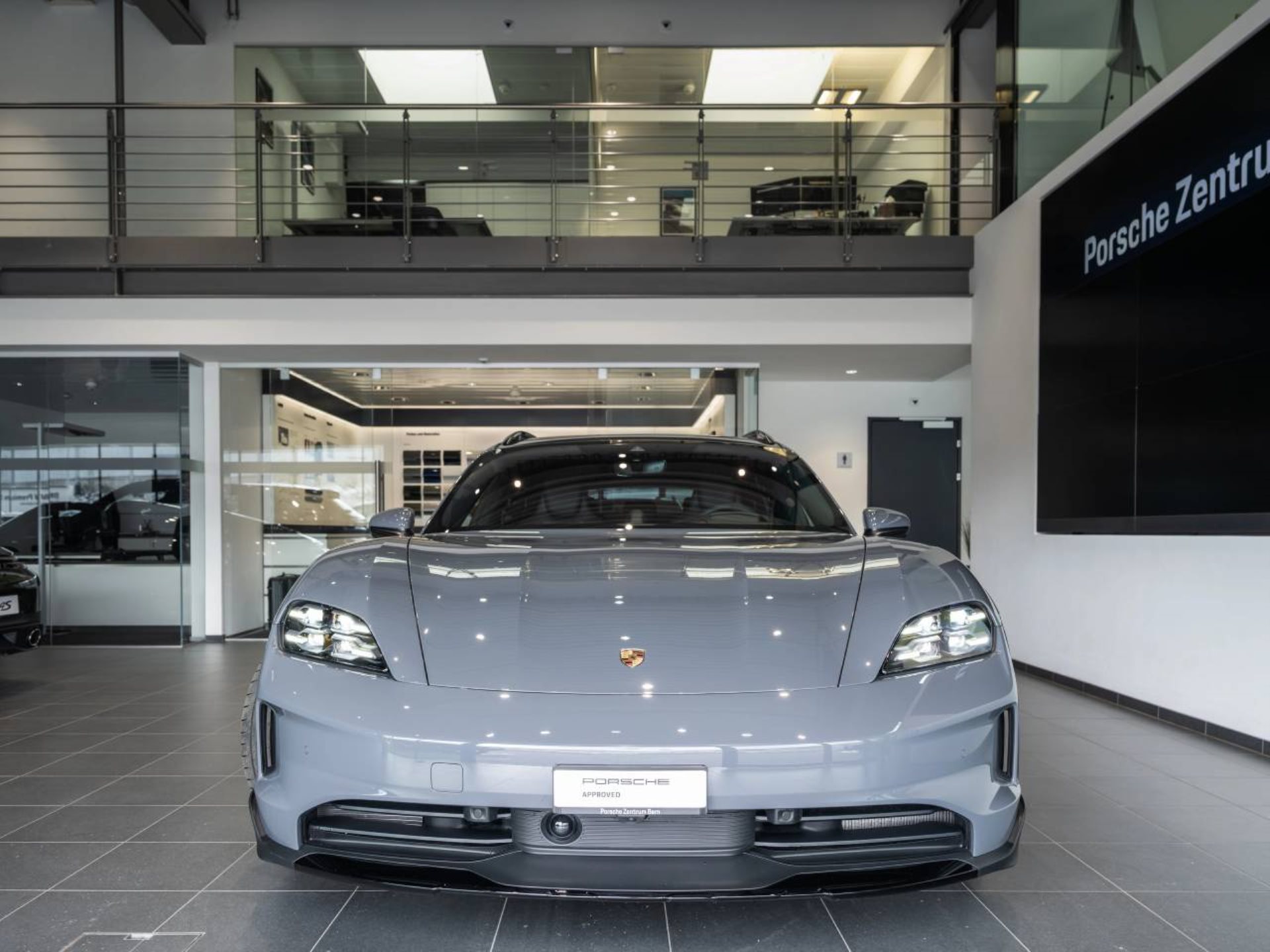 PORSCHE Taycan 4 Cross Turismo-image-9