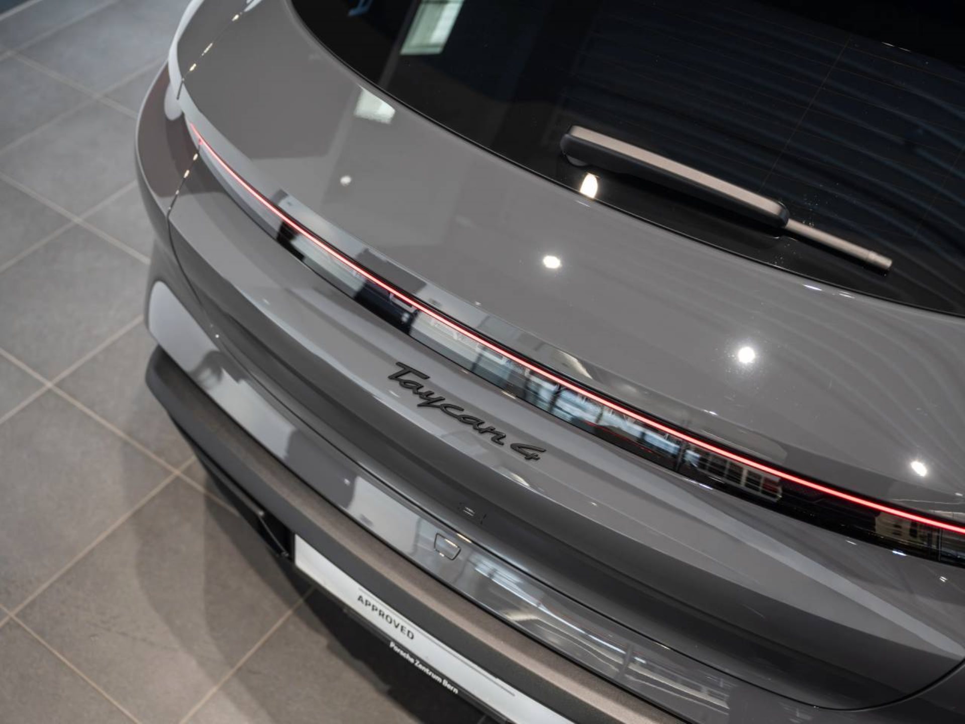 PORSCHE Taycan 4 Cross Turismo-image-28