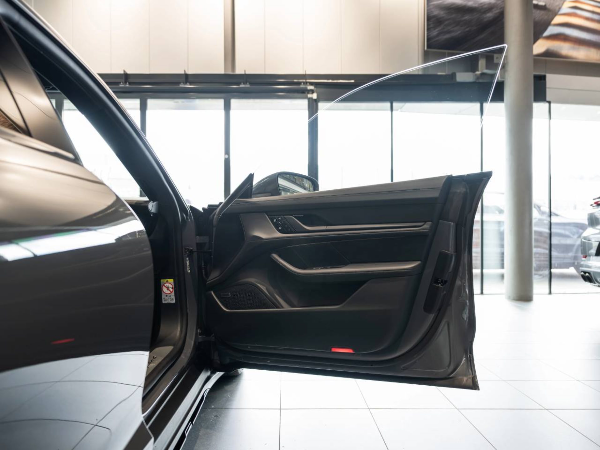 PORSCHE Taycan 4 Cross Turismo-image-22