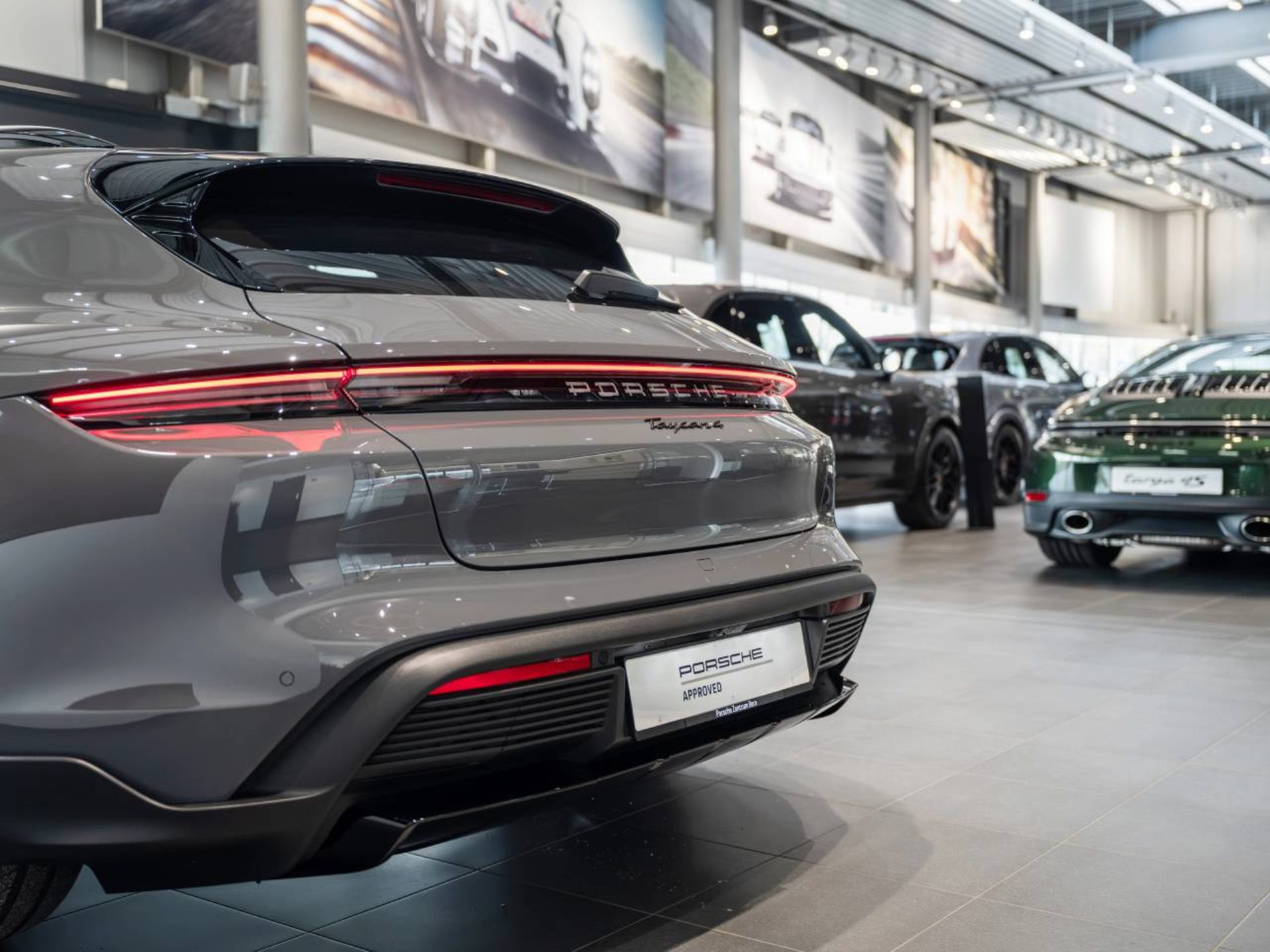 PORSCHE Taycan 4 Cross Turismo-image-27