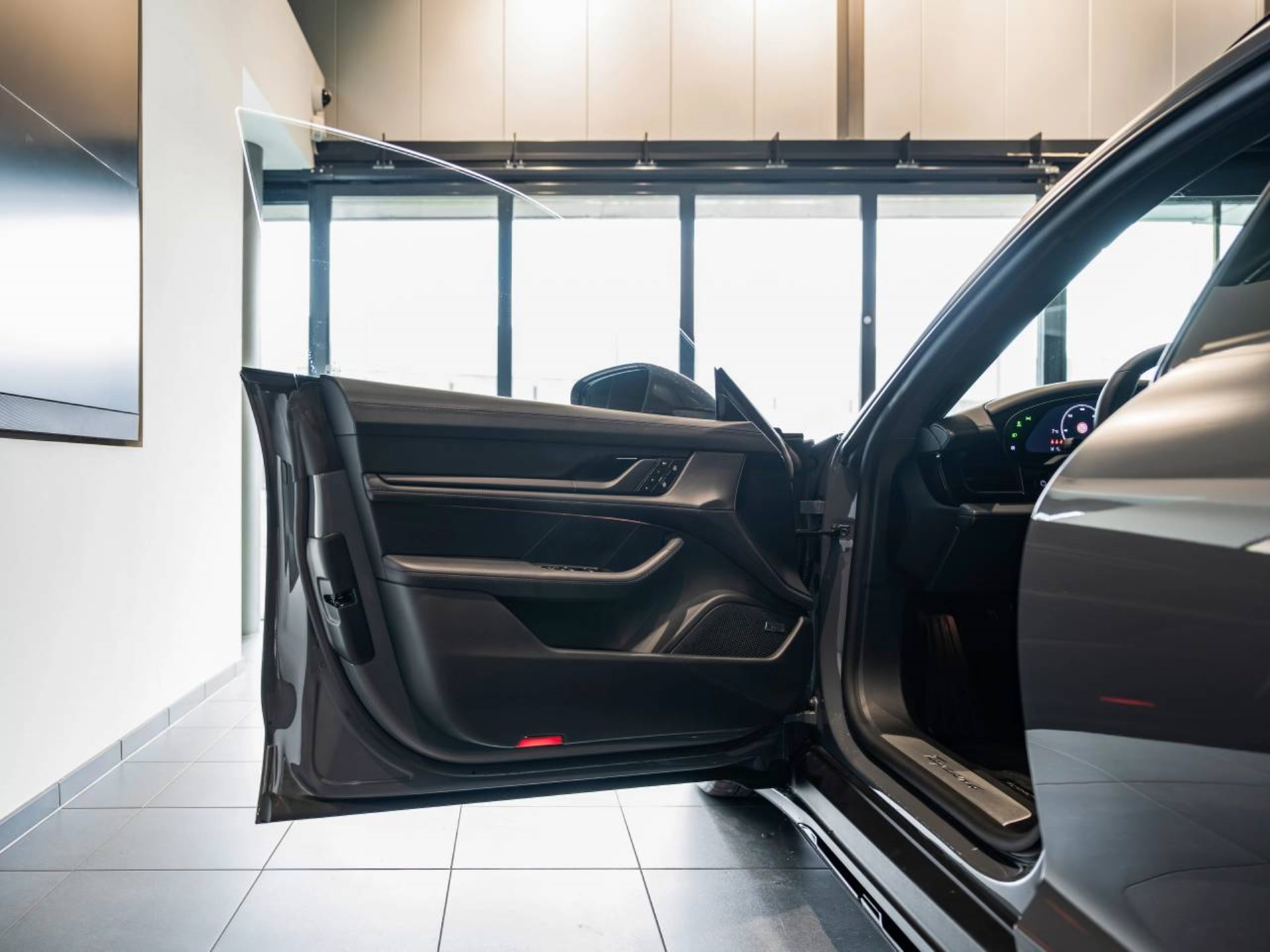 PORSCHE Taycan 4 Cross Turismo-image-20