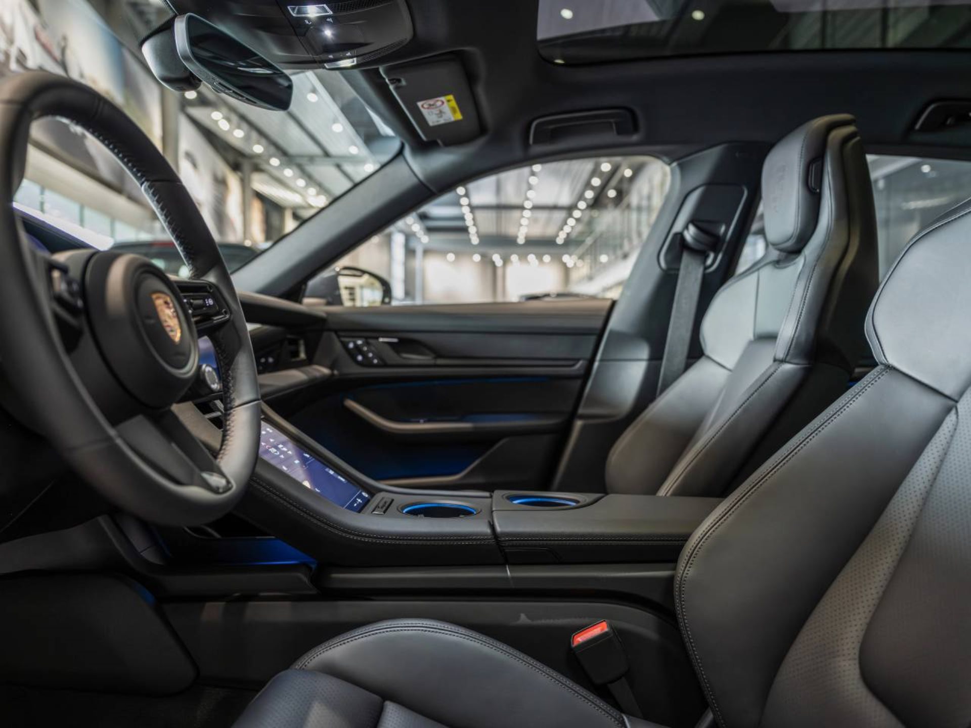 PORSCHE Taycan 4 Cross Turismo-image-3