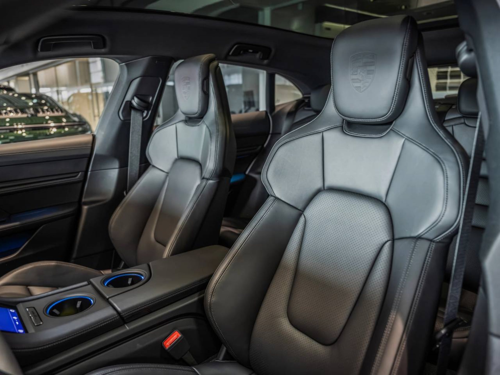 PORSCHE Taycan 4 Cross Turismo-image-4