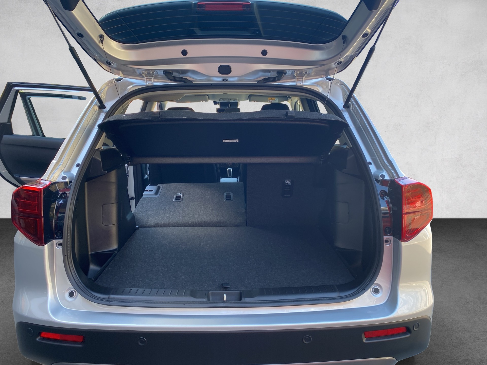 SUZUKI Vitara 1.4 Boosterjet Compact + 4x4 Hybrid Automatic-image-16