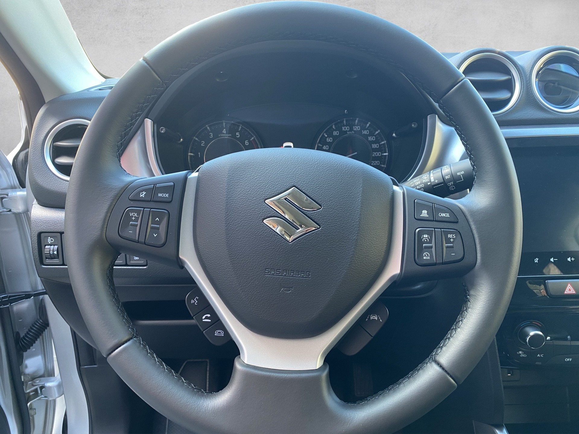 SUZUKI Vitara 1.4 Boosterjet Compact + 4x4 Hybrid Automatic-image-8