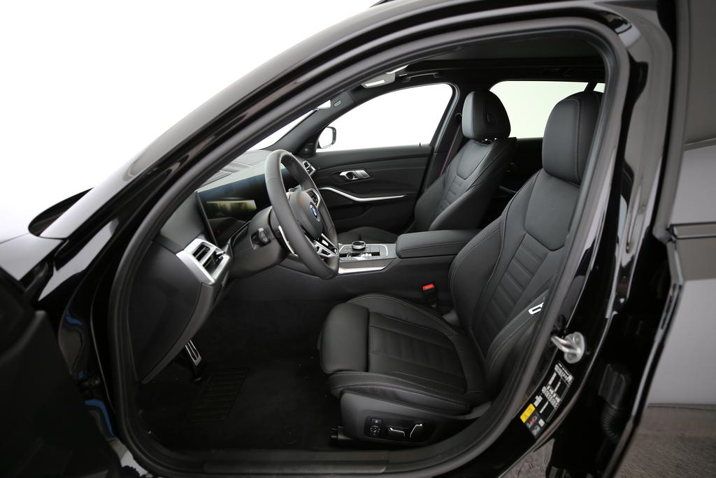 BMW 330e xDrive SAG Touring-image-3