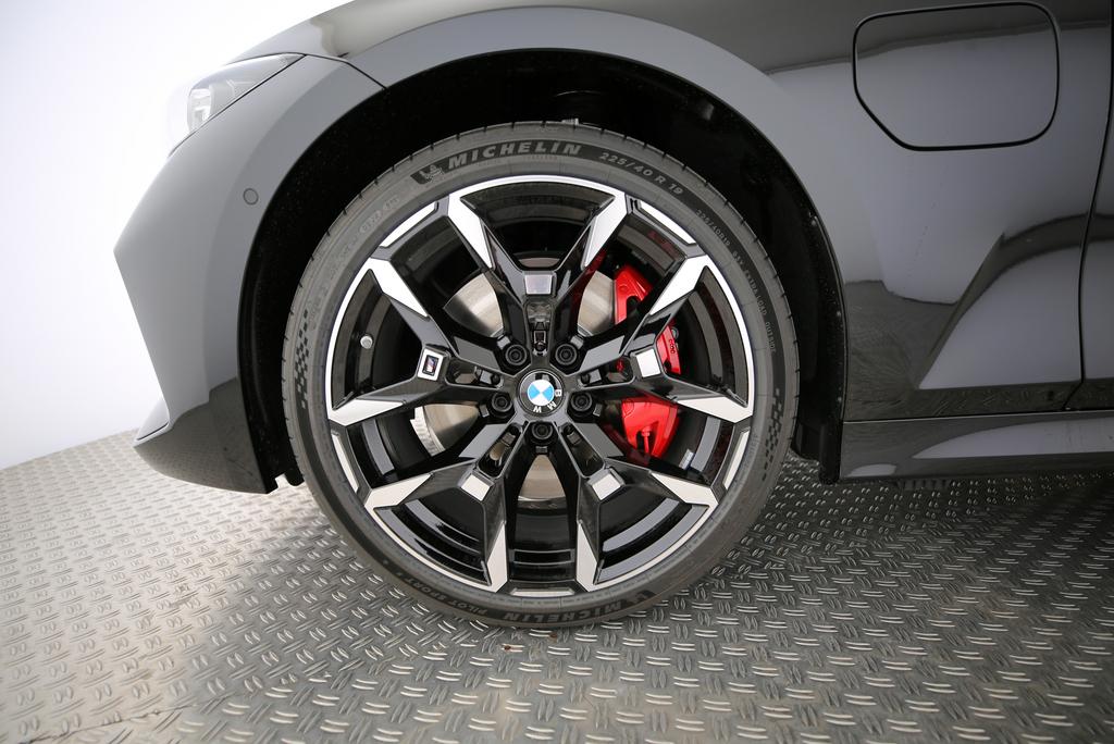 BMW 330e xDrive SAG Touring-image-2