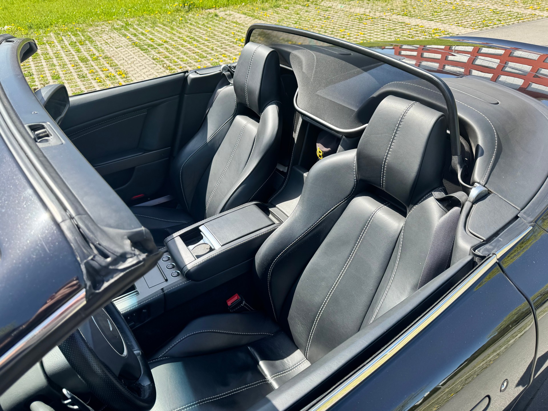 ASTON MARTIN V8 Vantage 4.3 Sportshift-image-9