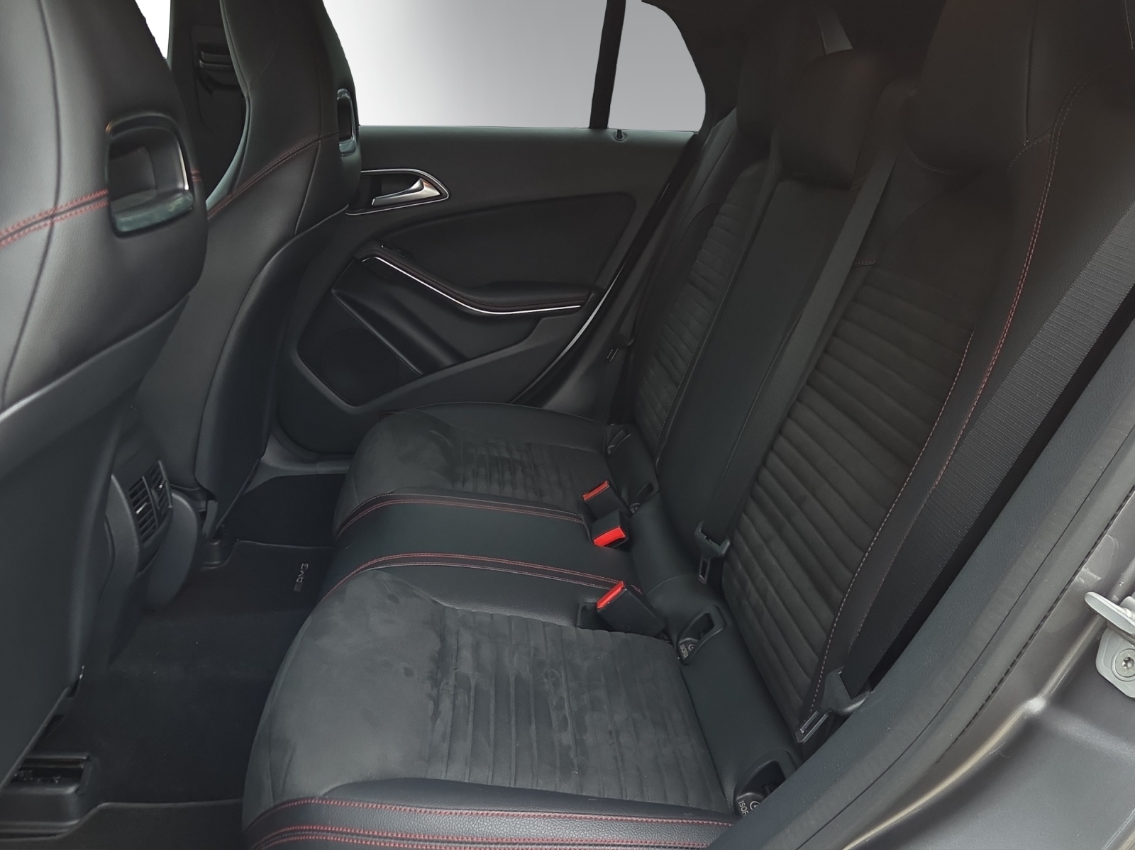 MERCEDES-BENZ CLA Shooting Brake 250 AMG Line 4Matic 7G-DCT-image-10