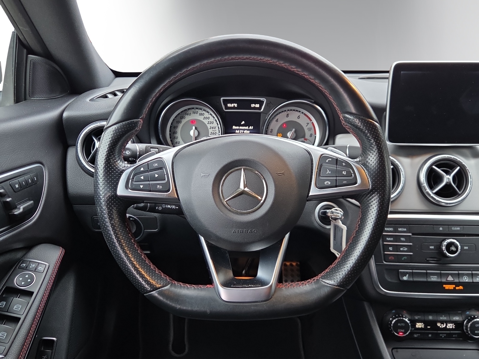 MERCEDES-BENZ CLA Shooting Brake 250 AMG Line 4Matic 7G-DCT-image-13