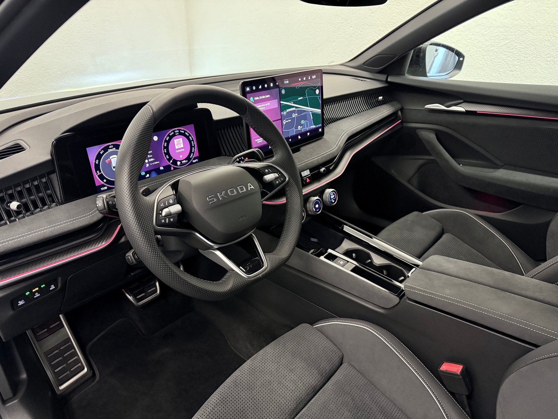 SKODA Superb Combi Sportline 2.0 TDI 4x4 DSG-image-19