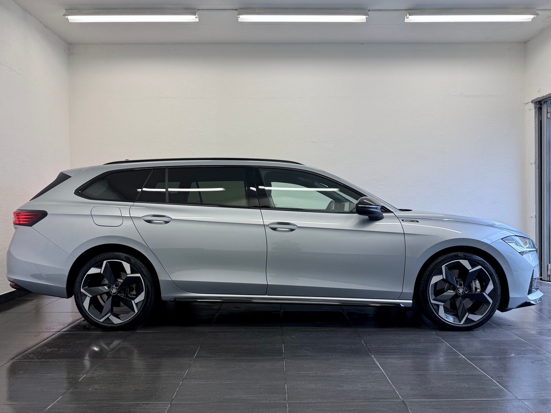 SKODA Superb Combi Sportline 2.0 TDI 4x4 DSG-showroom-element-2