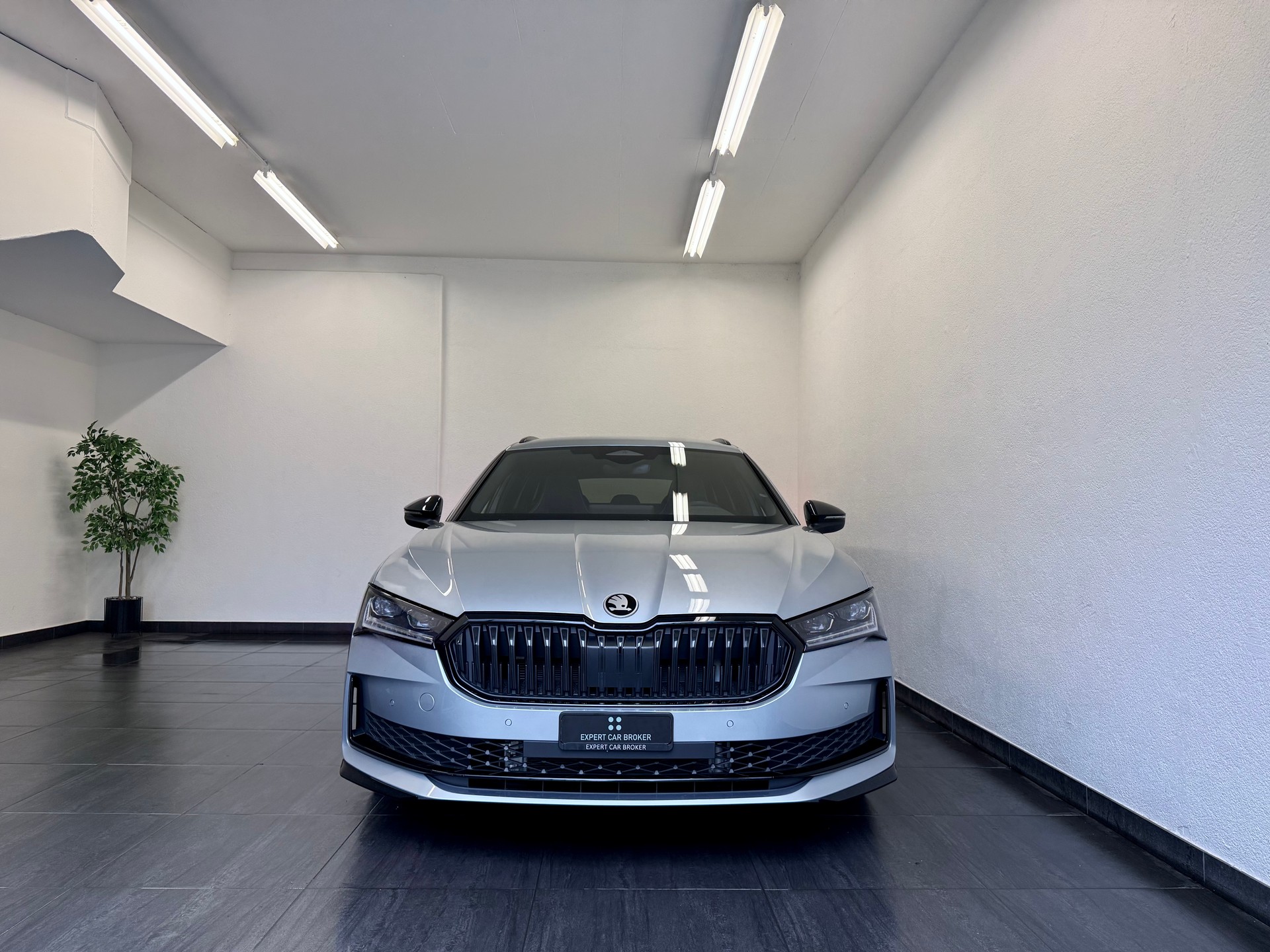 SKODA Superb Combi Sportline 2.0 TDI 4x4 DSG-image-4