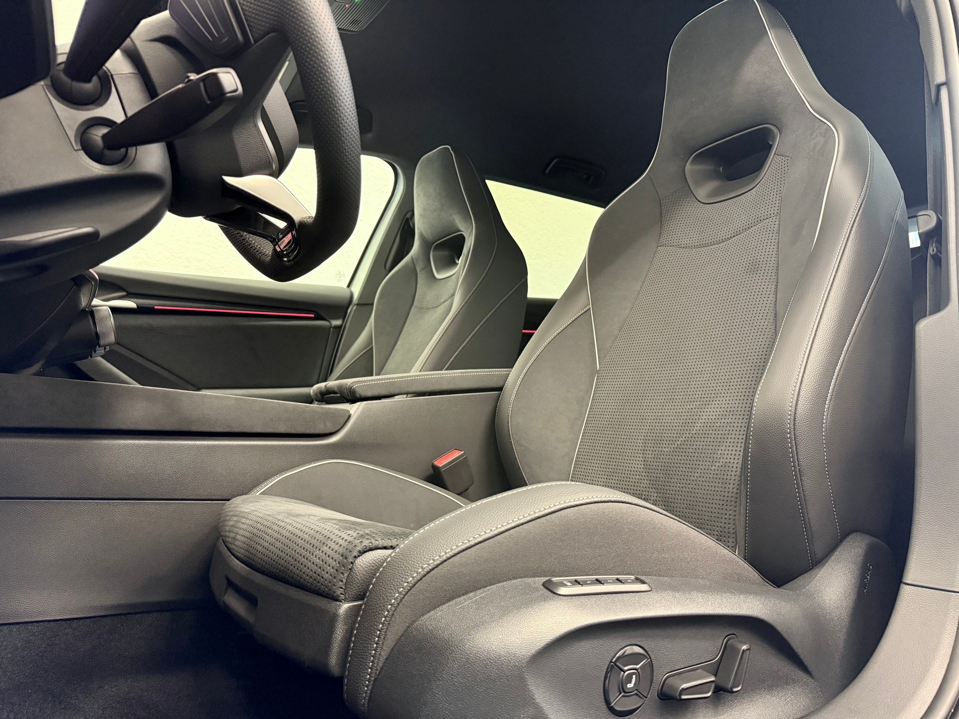SKODA Superb Combi Sportline 2.0 TDI 4x4 DSG-image-20