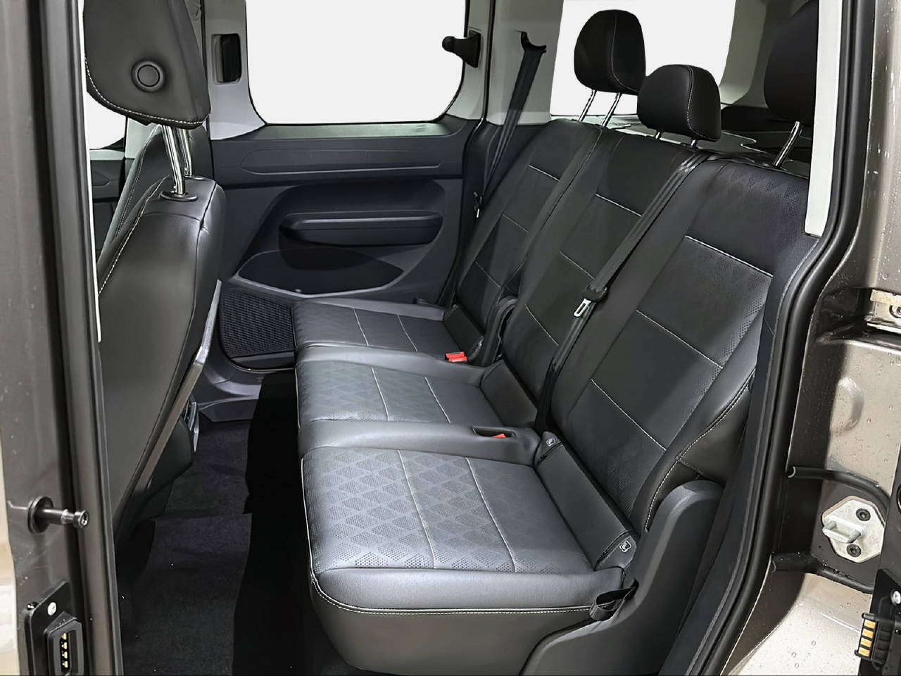 FORD TOURNEO Connect 1.5 EcoBoost 150 Titanium PHEV-image-14
