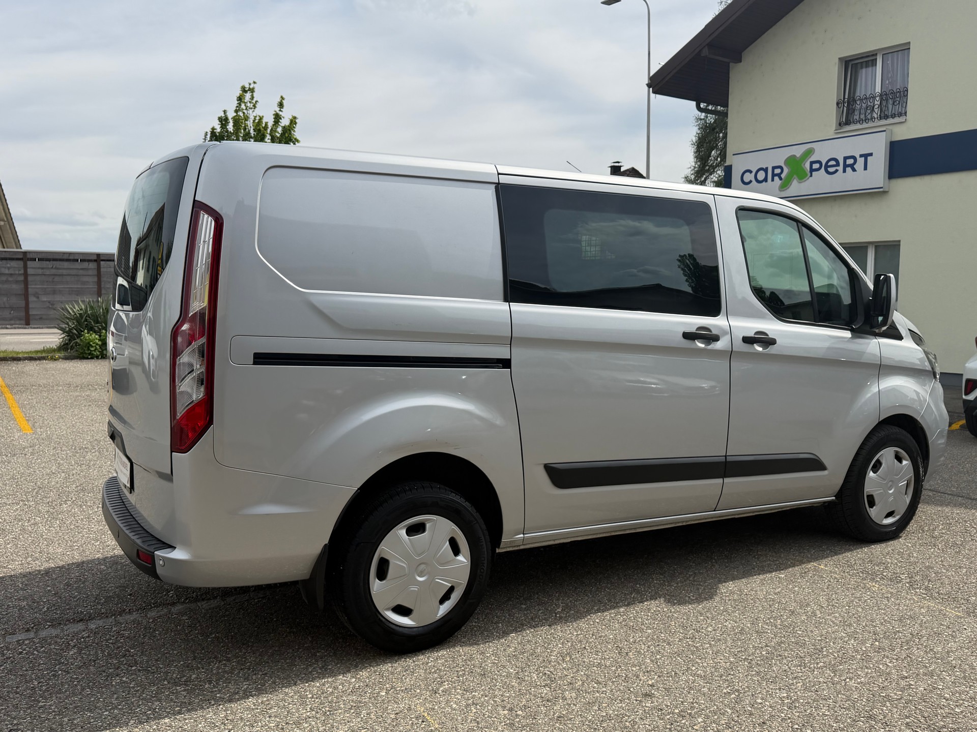 FORD Transit Custom Van 280 L1H1 Limited A-image-2
