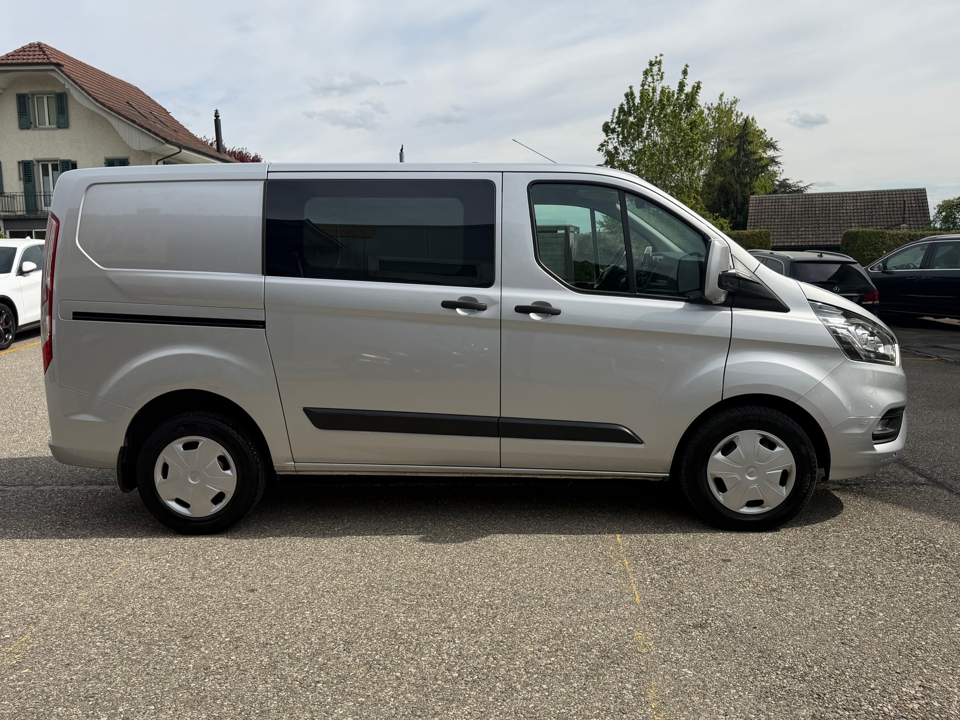 FORD Transit Custom Van 280 L1H1 Limited A-image-3