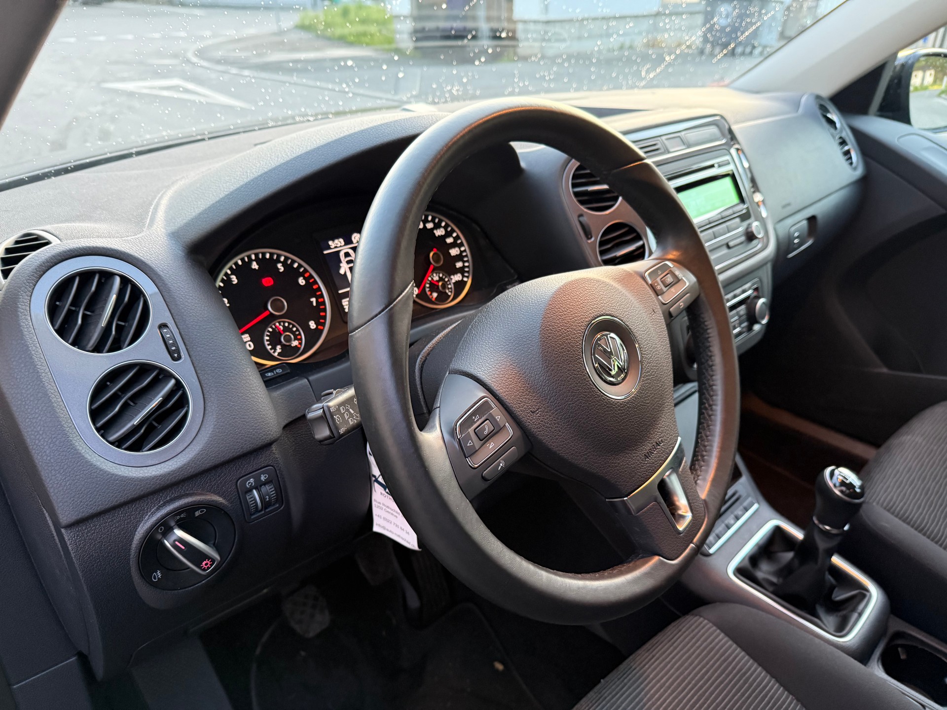 VW Tiguan 1.4 TSI BlueMotion Trend&Fun 4x2 FAIBLE KILOMÉTRAGE 23000 —-image-14