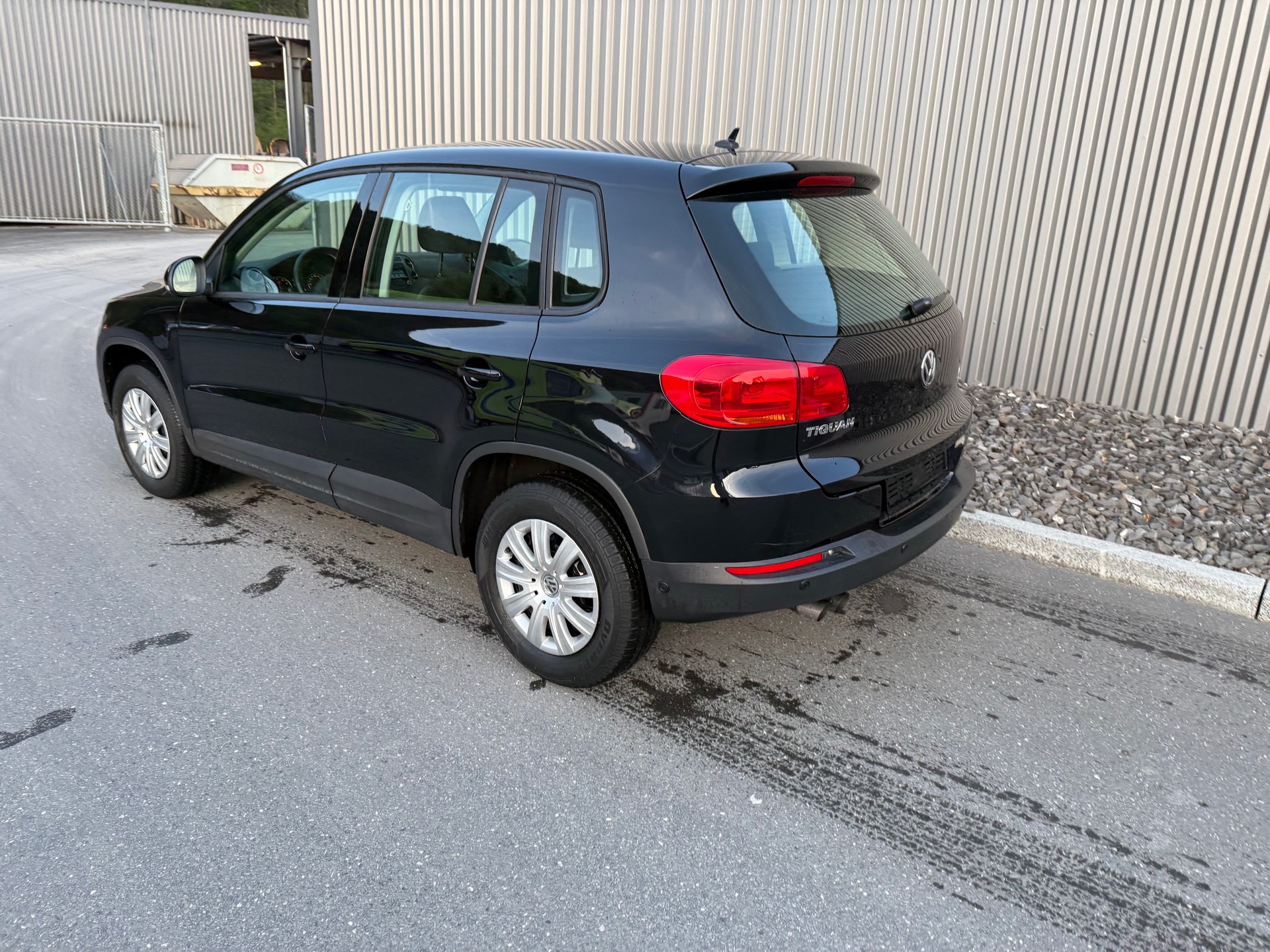 VW Tiguan 1.4 TSI BlueMotion Trend&Fun 4x2 FAIBLE KILOMÉTRAGE 23000 —-showroom-element-2
