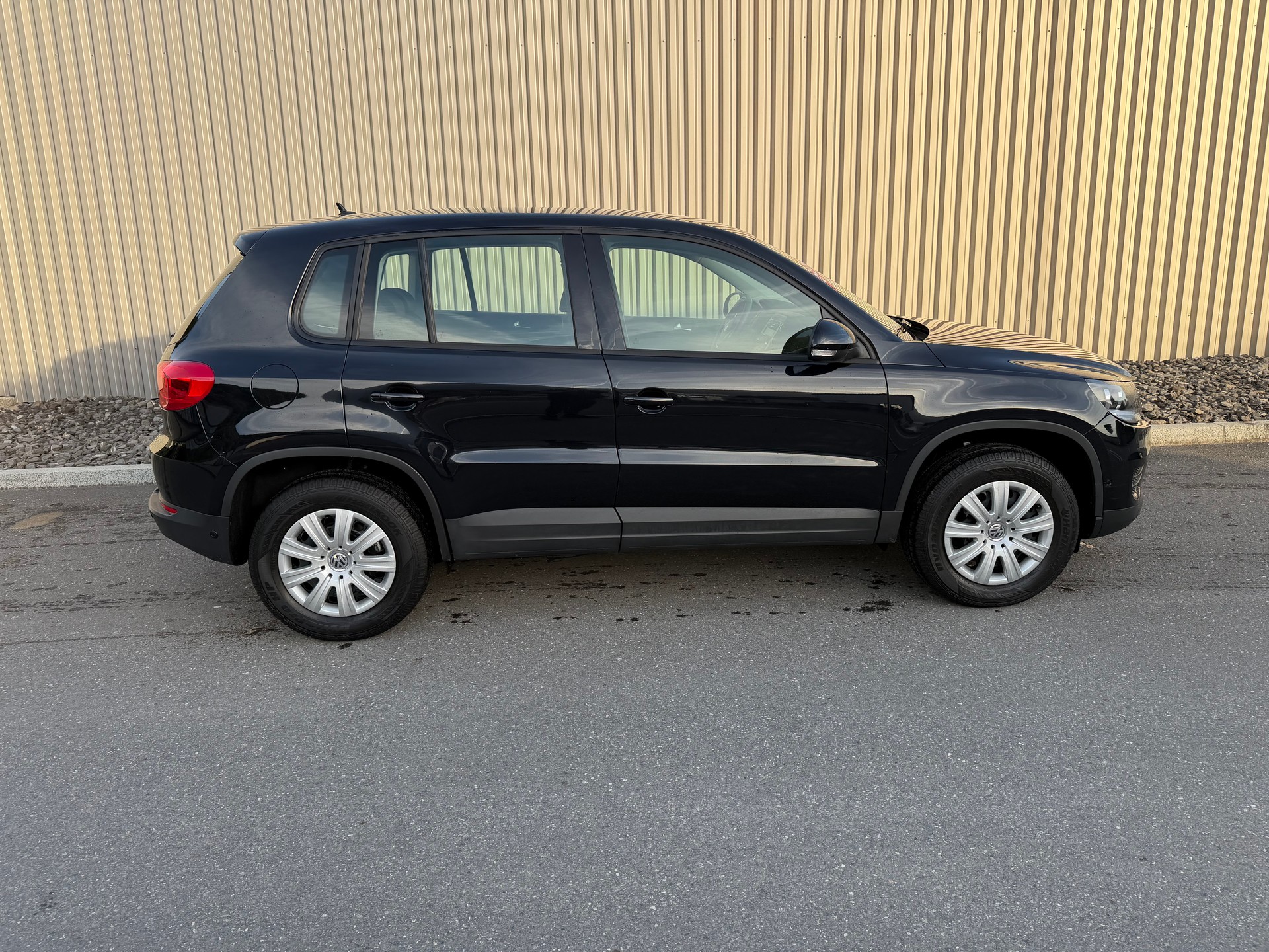 VW Tiguan 1.4 TSI BlueMotion Trend&Fun 4x2 FAIBLE KILOMÉTRAGE 23000 —-image-8