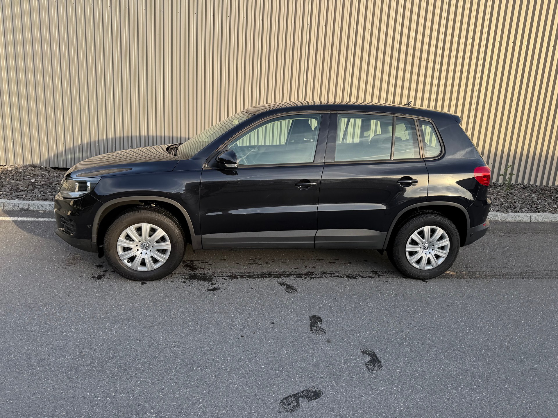 VW Tiguan 1.4 TSI BlueMotion Trend&Fun 4x2 FAIBLE KILOMÉTRAGE 23000 —-showroom-element-2