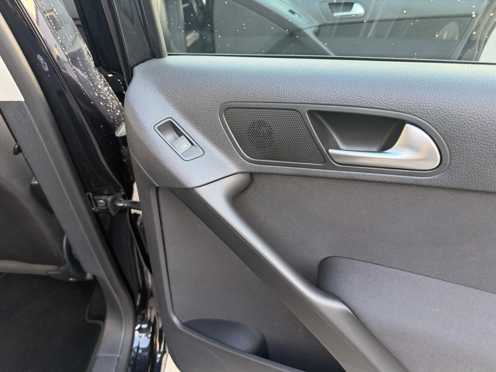 VW Tiguan 1.4 TSI BlueMotion Trend&Fun 4x2 FAIBLE KILOMÉTRAGE 23000 —-image-27