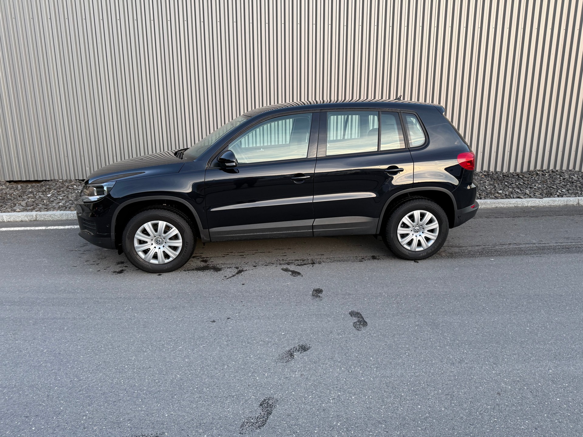 VW Tiguan 1.4 TSI BlueMotion Trend&Fun 4x2 FAIBLE KILOMÉTRAGE 23000 —-showroom-element-1