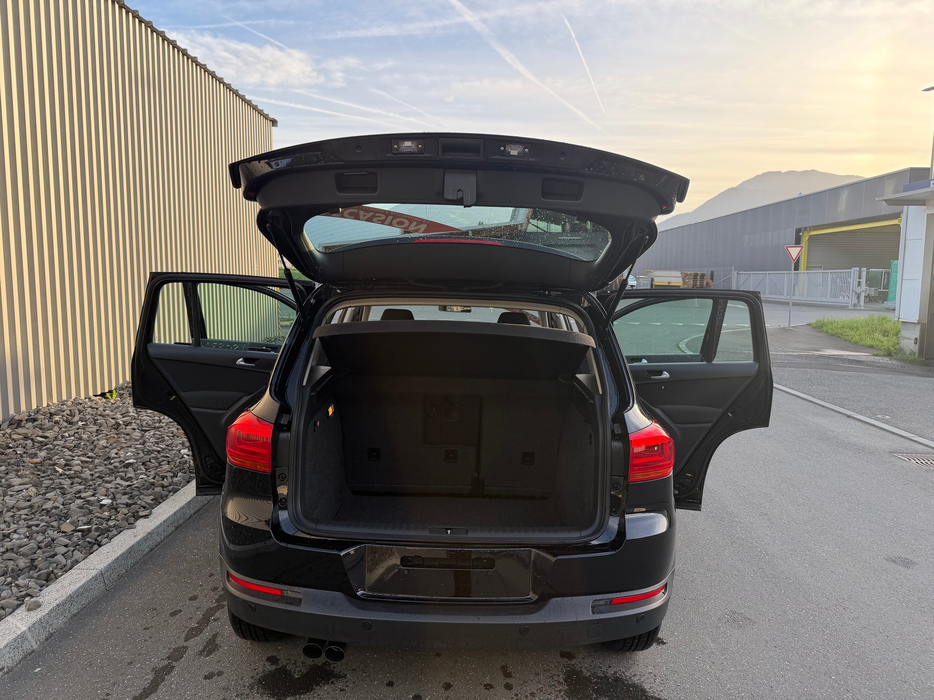 VW Tiguan 1.4 TSI BlueMotion Trend&Fun 4x2 FAIBLE KILOMÉTRAGE 23000 —-image-24