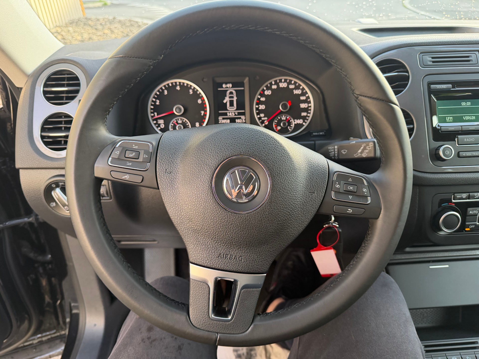 VW Tiguan 1.4 TSI BlueMotion Trend&Fun 4x2 FAIBLE KILOMÉTRAGE 23000 —-image-38