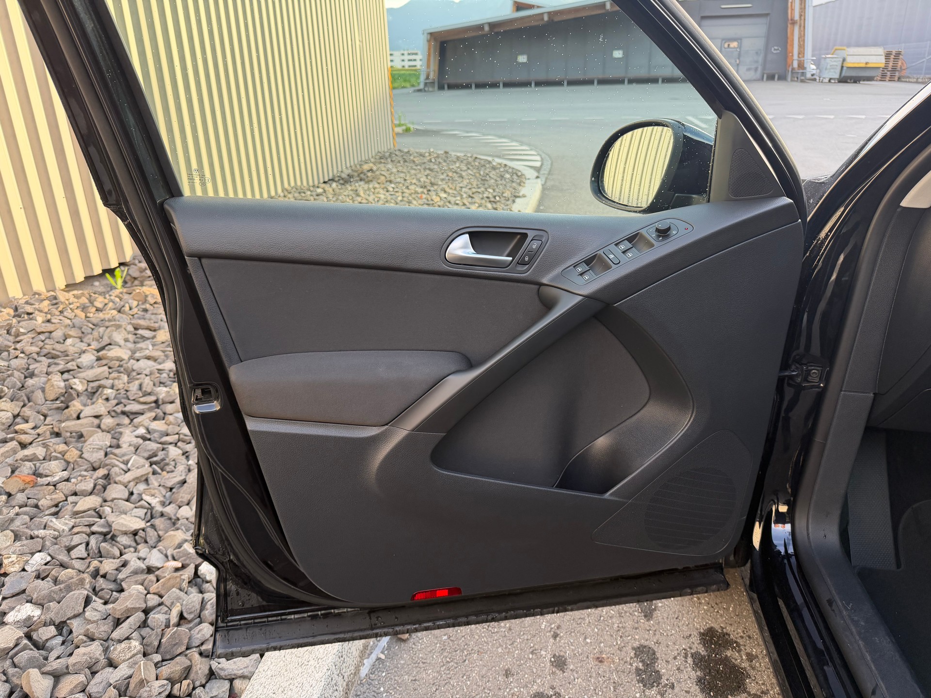 VW Tiguan 1.4 TSI BlueMotion Trend&Fun 4x2 FAIBLE KILOMÉTRAGE 23000 —-image-17
