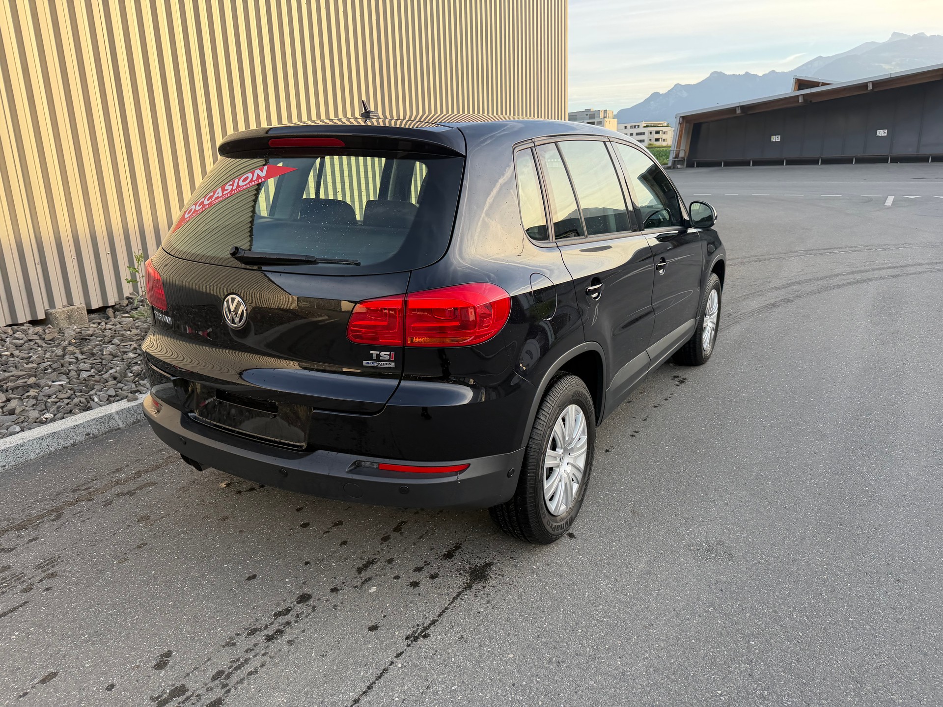VW Tiguan 1.4 TSI BlueMotion Trend&Fun 4x2 FAIBLE KILOMÉTRAGE 23000 —-showroom-element-3
