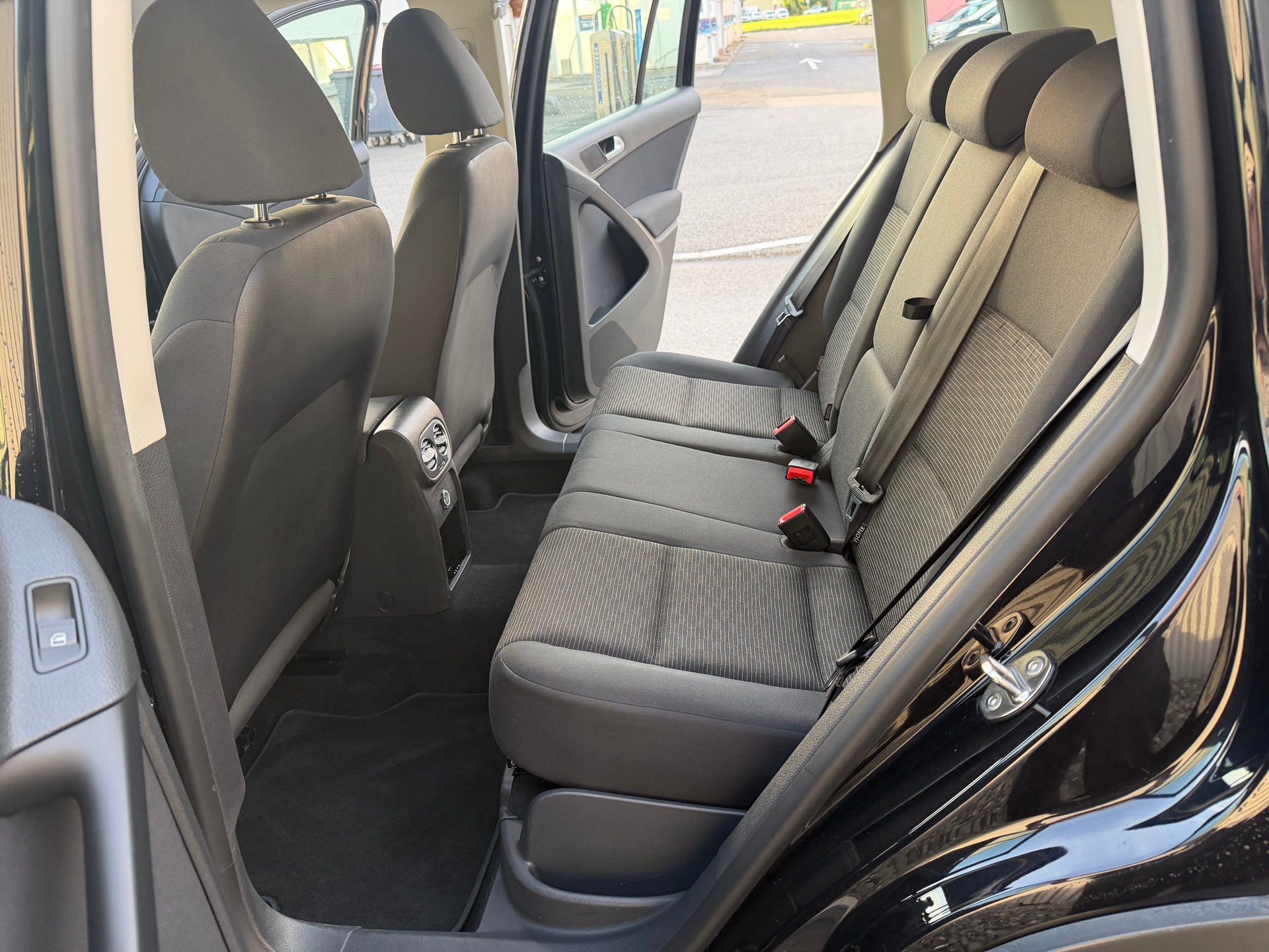 VW Tiguan 1.4 TSI BlueMotion Trend&Fun 4x2 FAIBLE KILOMÉTRAGE 23000 —-image-22