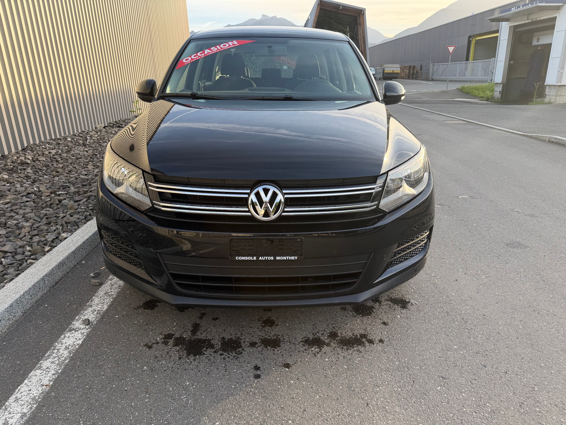 VW Tiguan 1.4 TSI BlueMotion Trend&Fun 4x2 FAIBLE KILOMÉTRAGE 23000 —-image-4