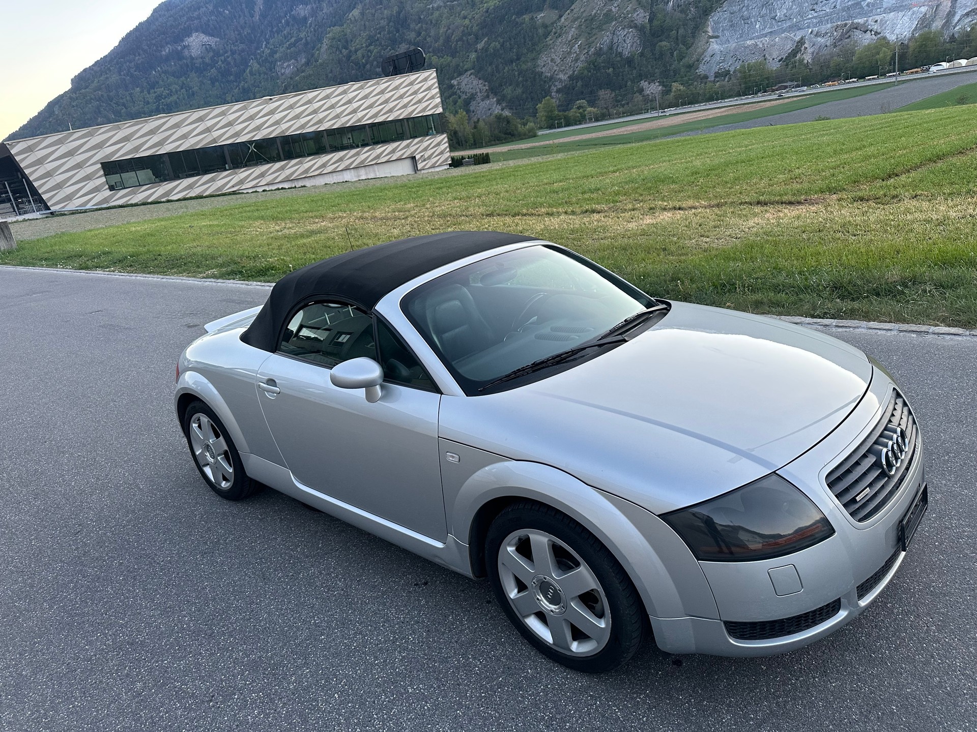 AUDI TT Roadster 1.8 T quattro-image-10