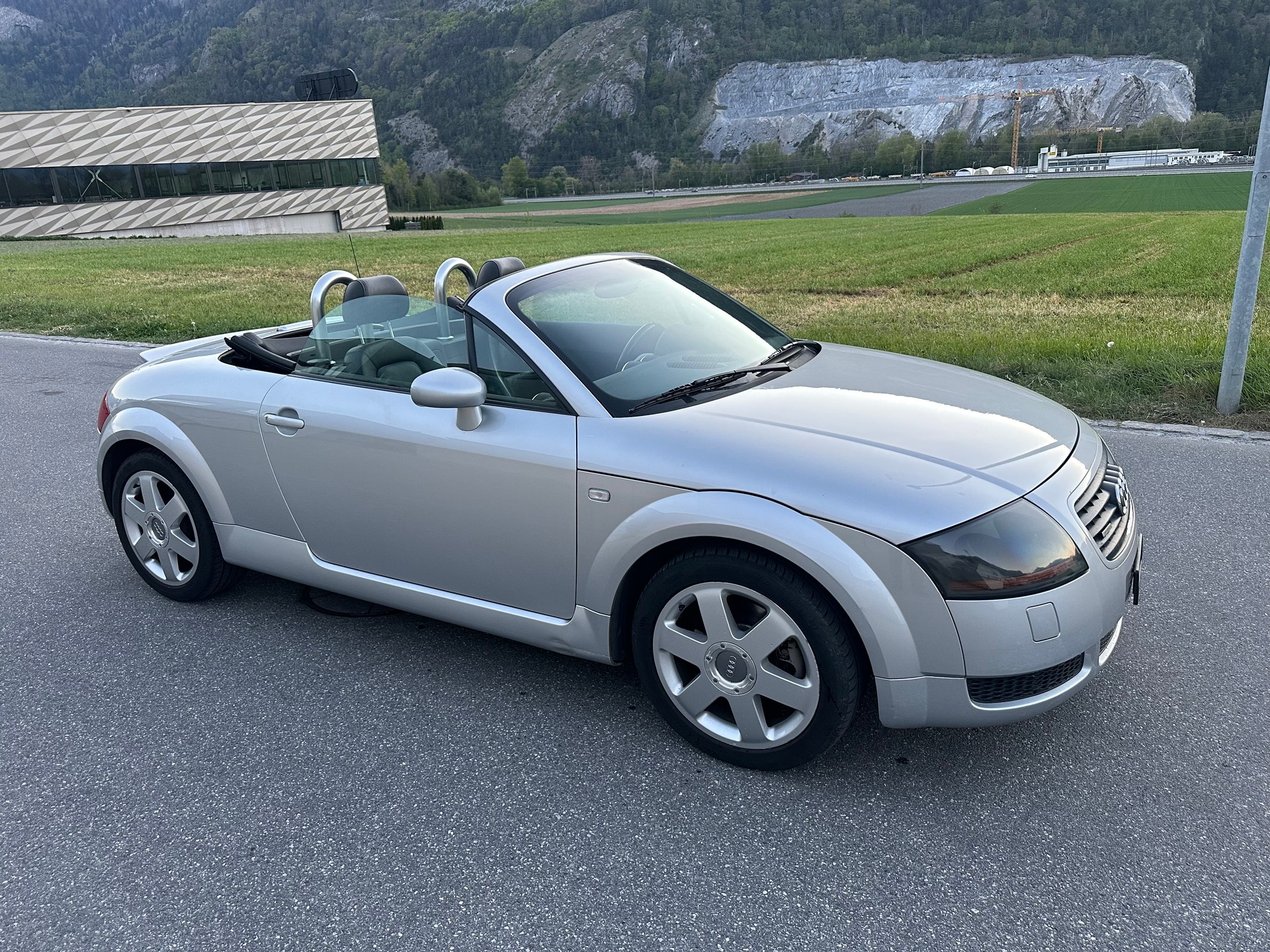 AUDI TT Roadster 1.8 T quattro-image-8
