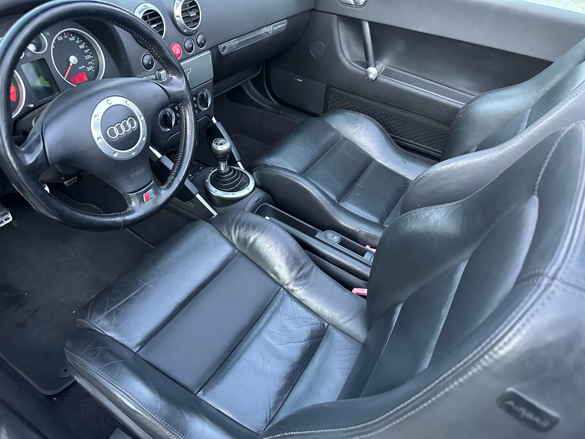 AUDI TT Roadster 1.8 T quattro-image-3