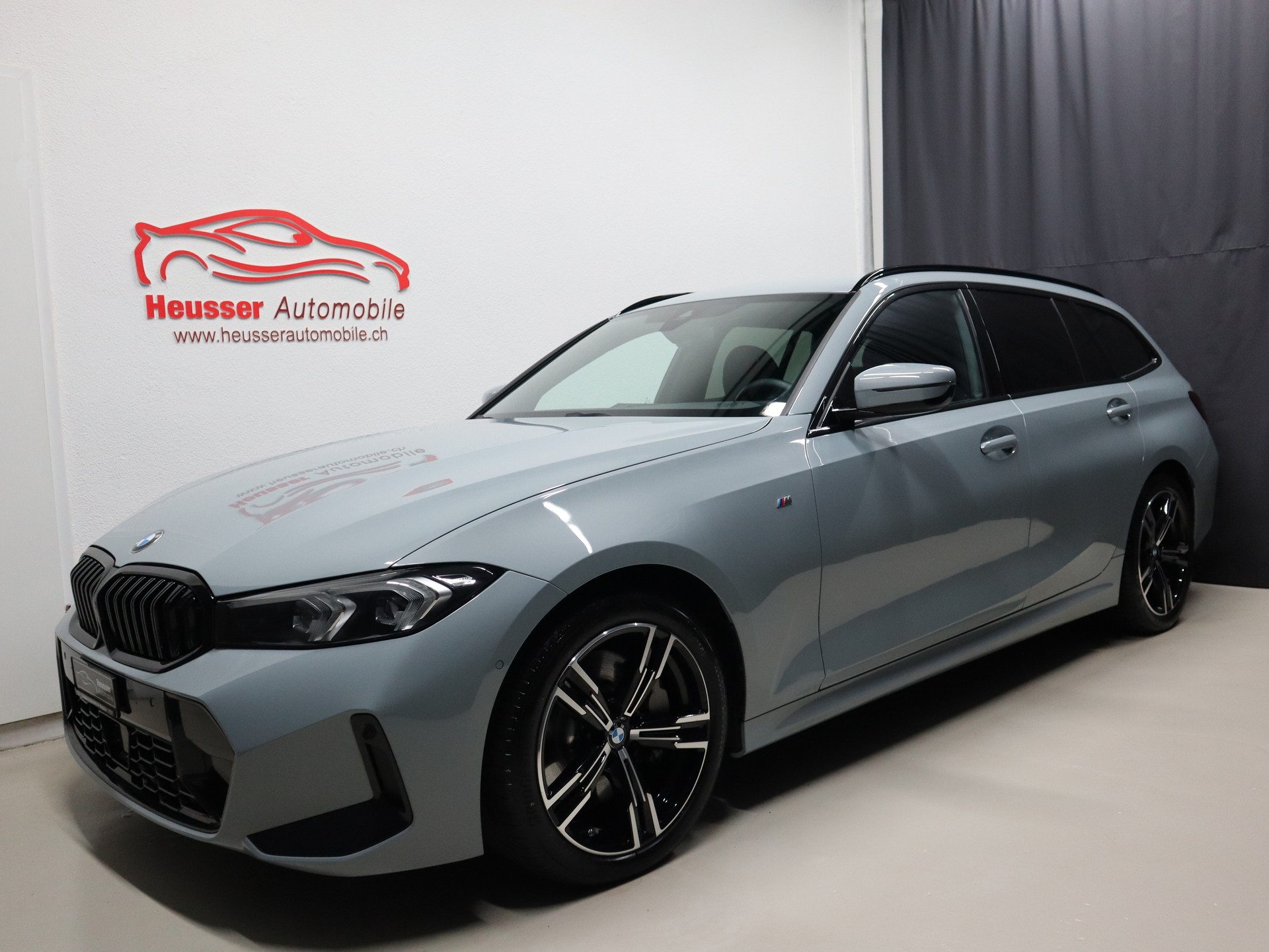 BMW 330i Touring xDrive Steptronic M Sport - Live Cockpit - Navi - Kamera - 245 PS-showroom-element-1
