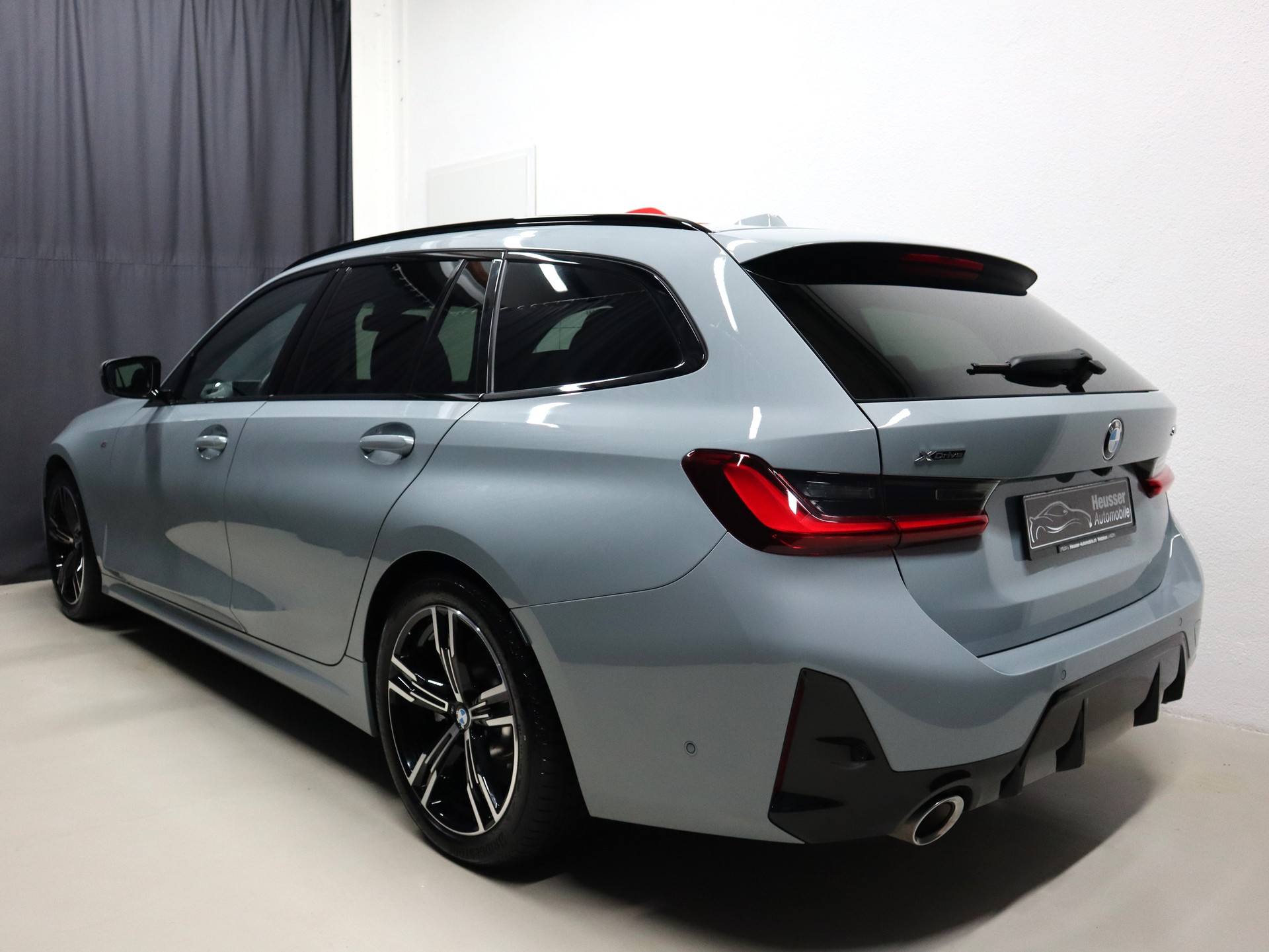 BMW 330i Touring xDrive Steptronic M Sport - Live Cockpit - Navi - Kamera - 245 PS-showroom-element-3