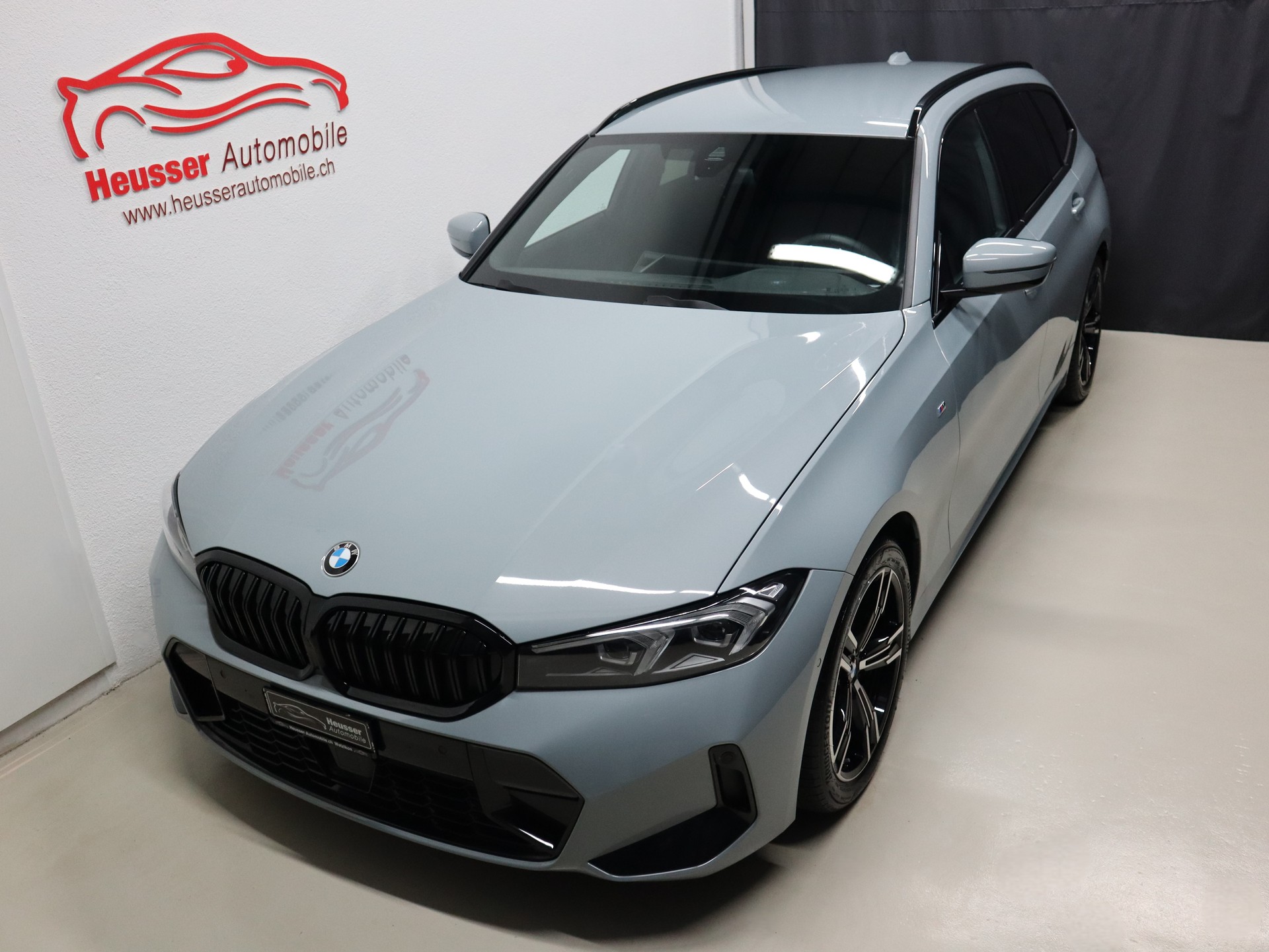 BMW 330i Touring xDrive Steptronic M Sport - Live Cockpit - Navi - Kamera - 245 PS-showroom-element-2