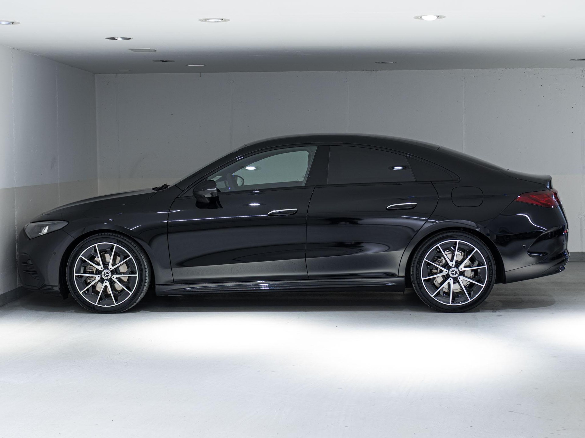 MERCEDES-BENZ CLA 220 4MATIC-image-4