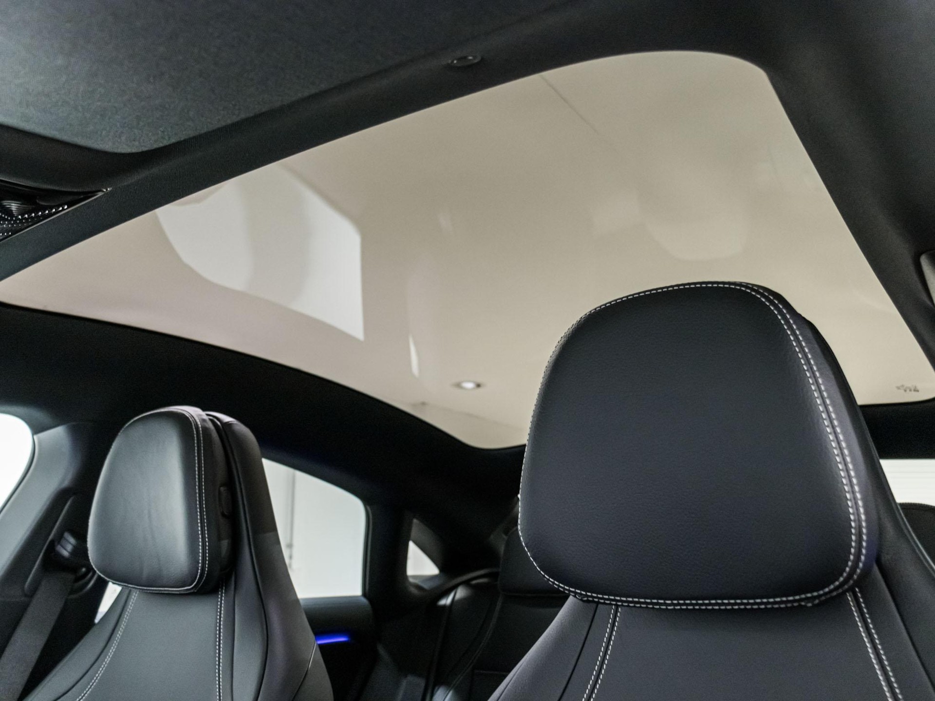 MERCEDES-BENZ CLA 220 4MATIC-image-8